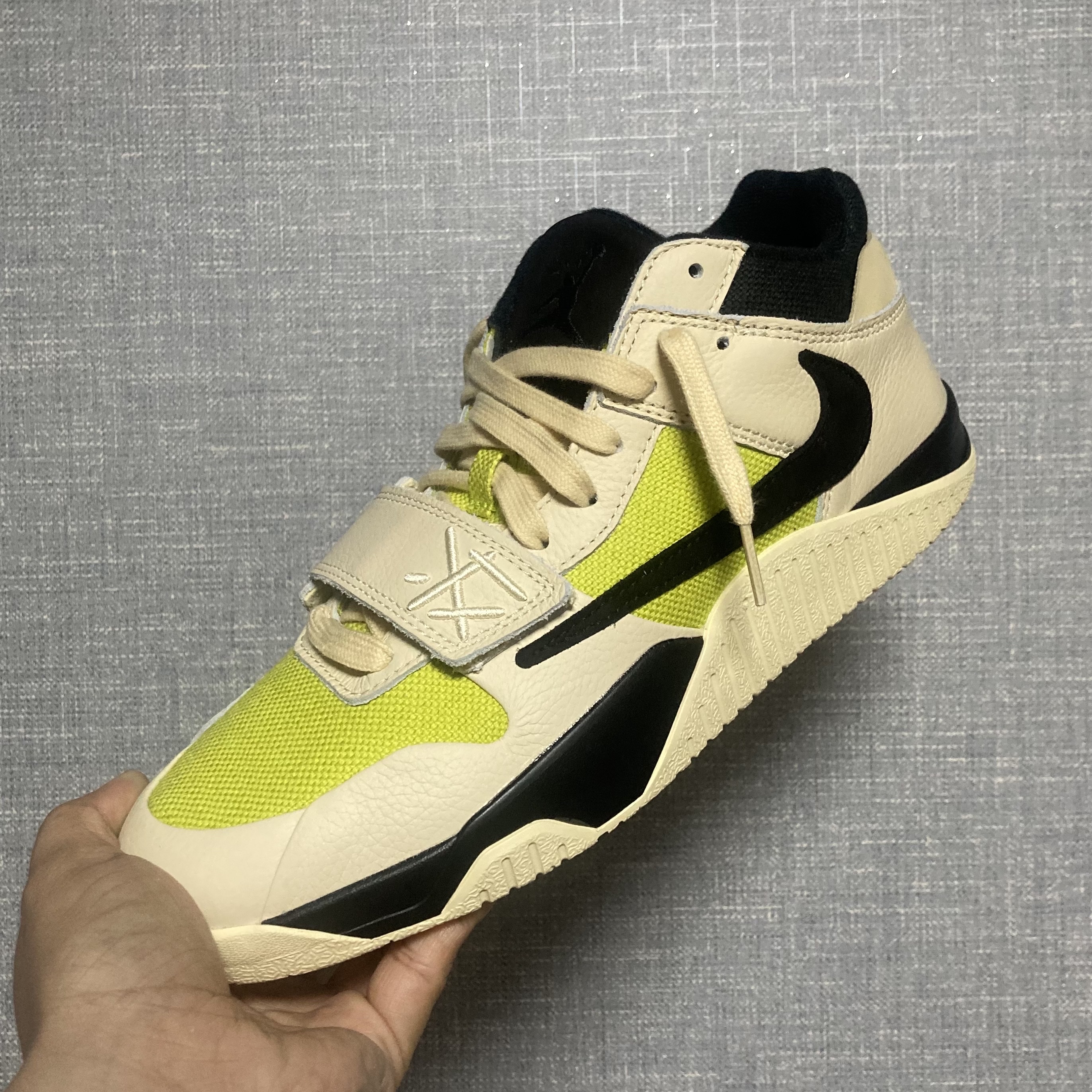 Jordan x Travis Scott Jumpman Jack TR Bright Cactus 착용 스타일 - 1
