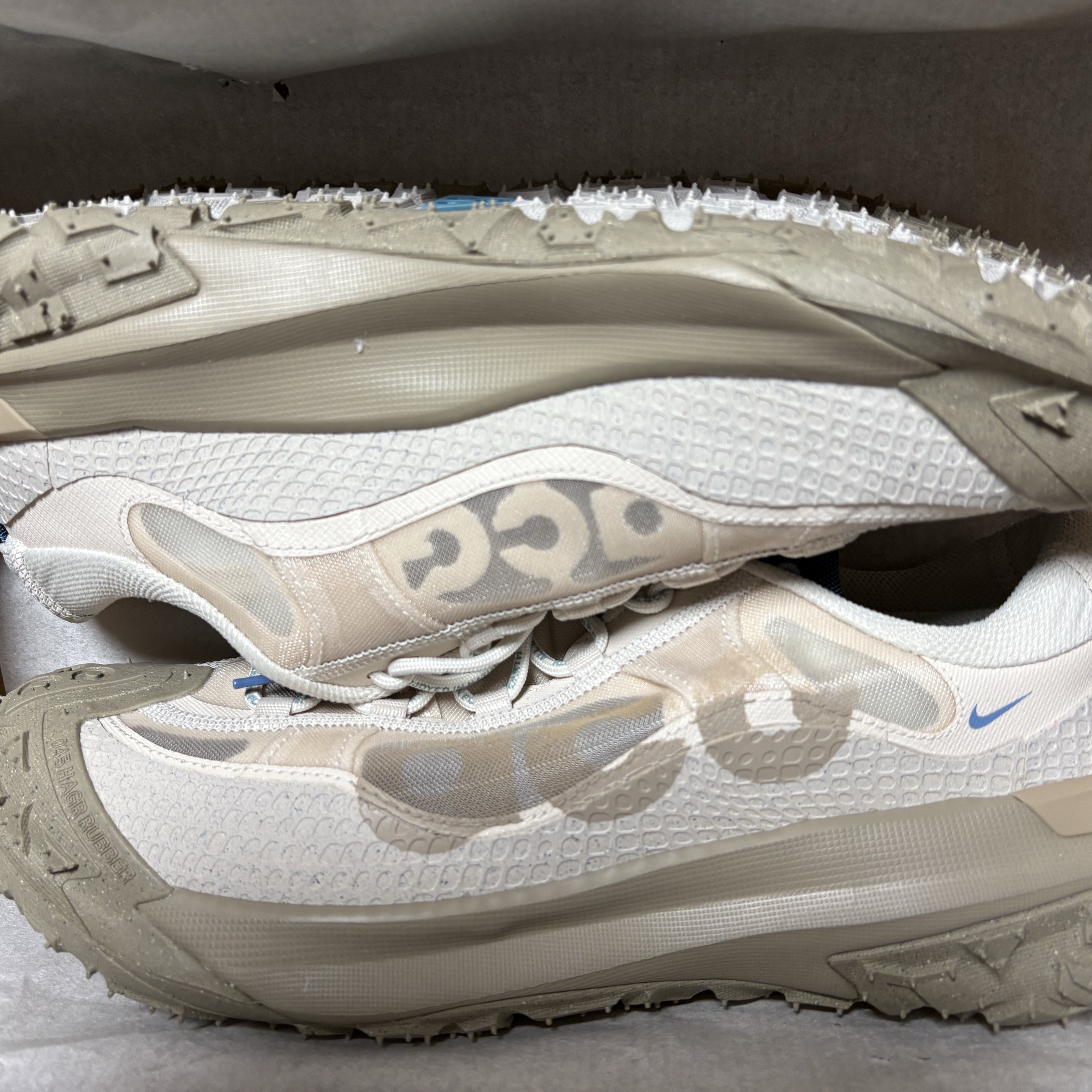 Nike ACG Mountain Fly 2 Low Light Orewood Brown Khaki 착용 스타일 - 2