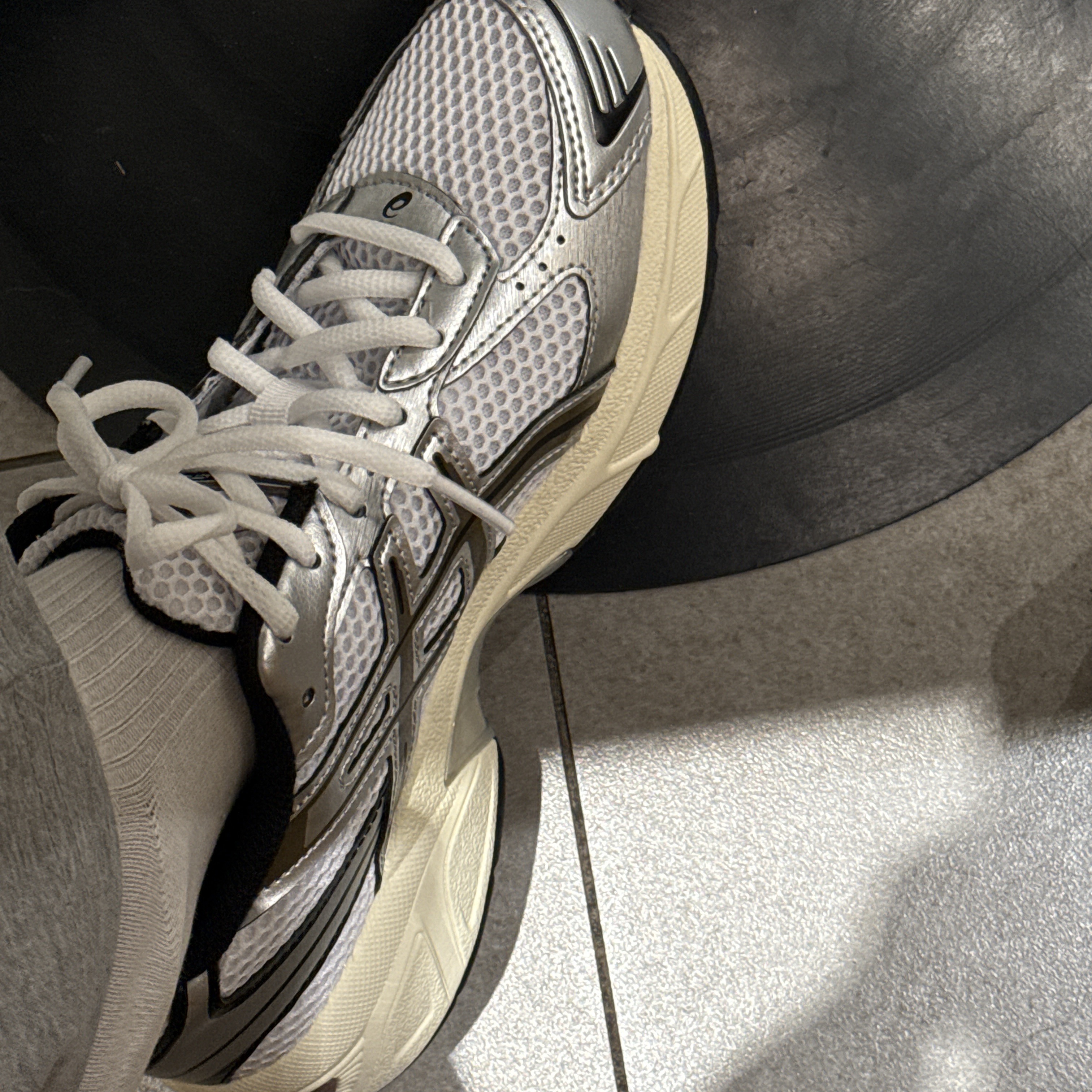 Asics Gel-1130 White Clay Canyon 착용 스타일