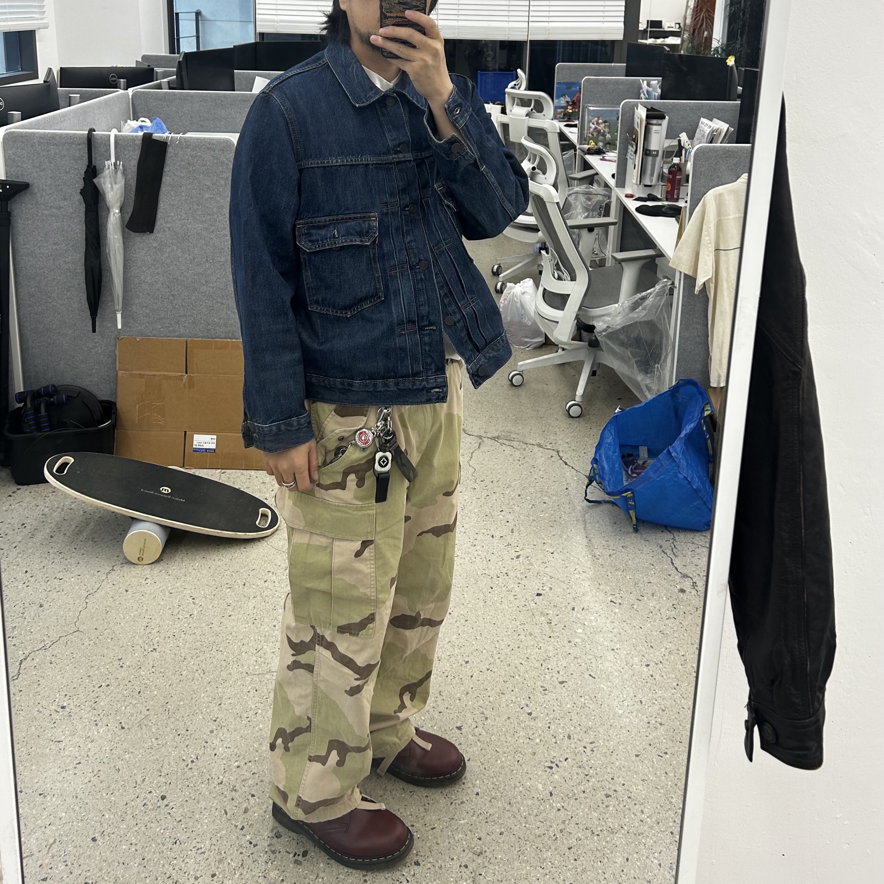 Kapital 14 oz. Denim 1ST One Wash Jacket Indigo, Stussy Ripstop Military Cargo Pants Sand Camo 착용 스타일 - 2