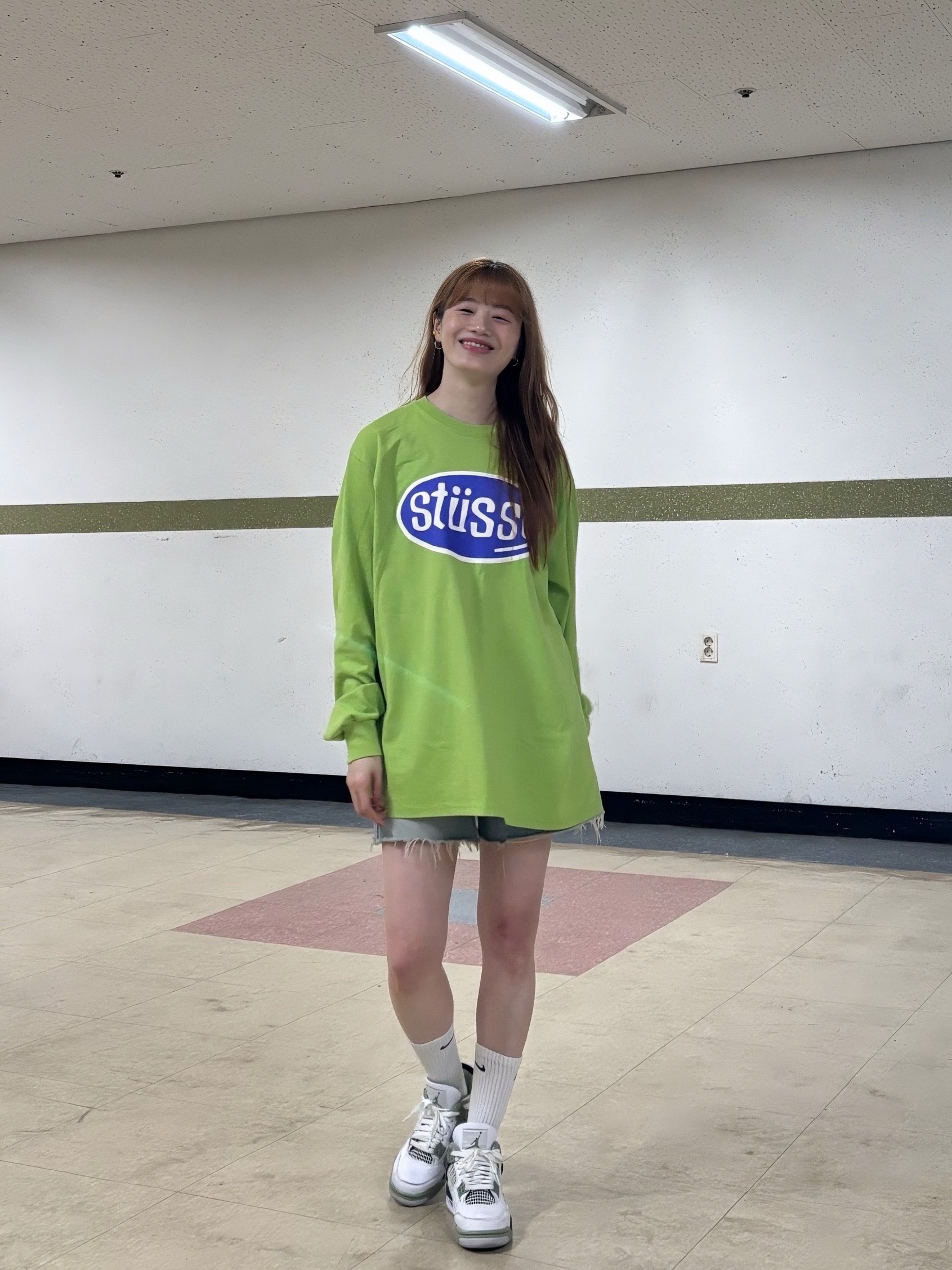 (W) Jordan 4 Retro Oil Green, Stussy Pitstop LS T-Shirt Tea 착용 스타일 - 3