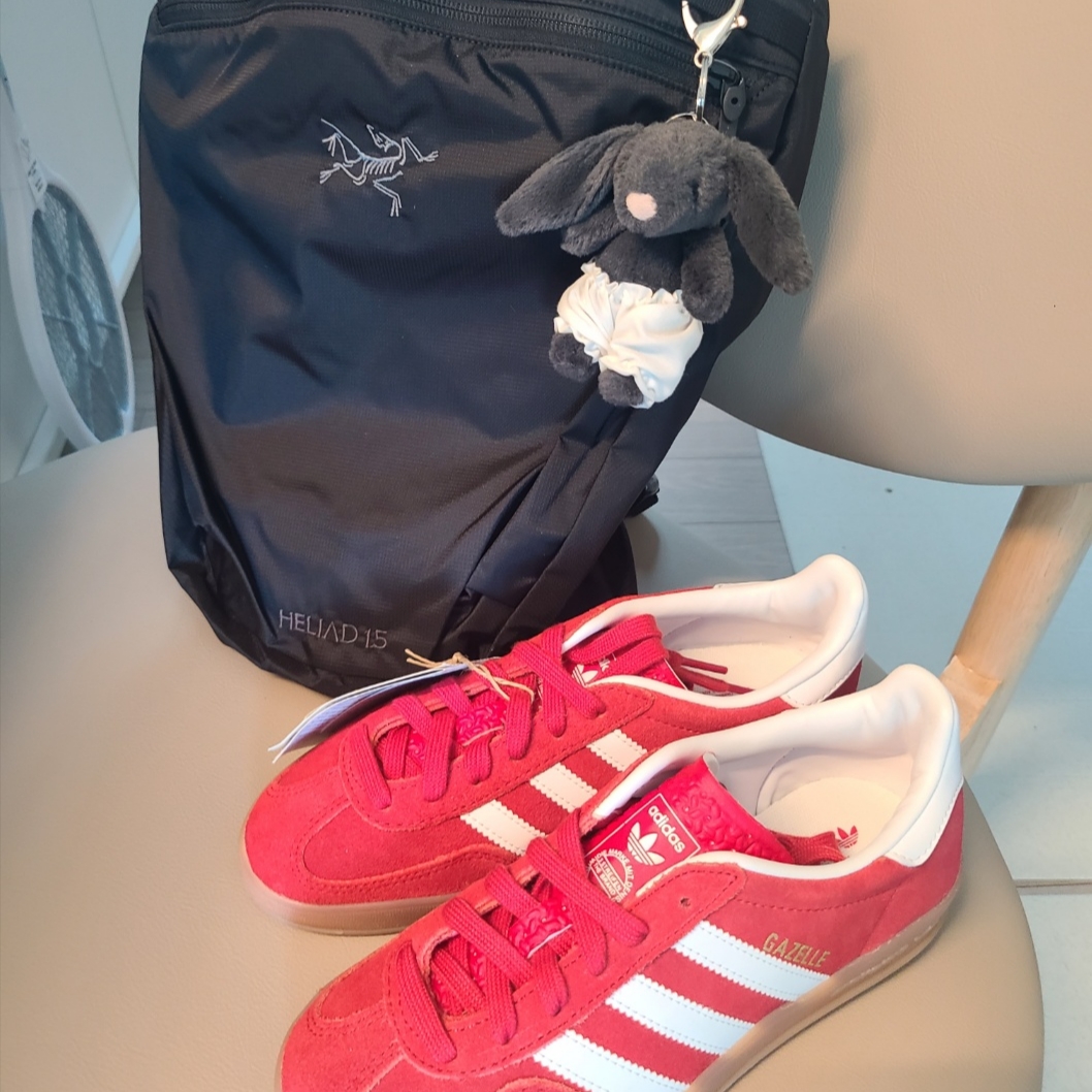 Adidas Gazelle Indoor Better Scarlet Cloud White 착용 스타일