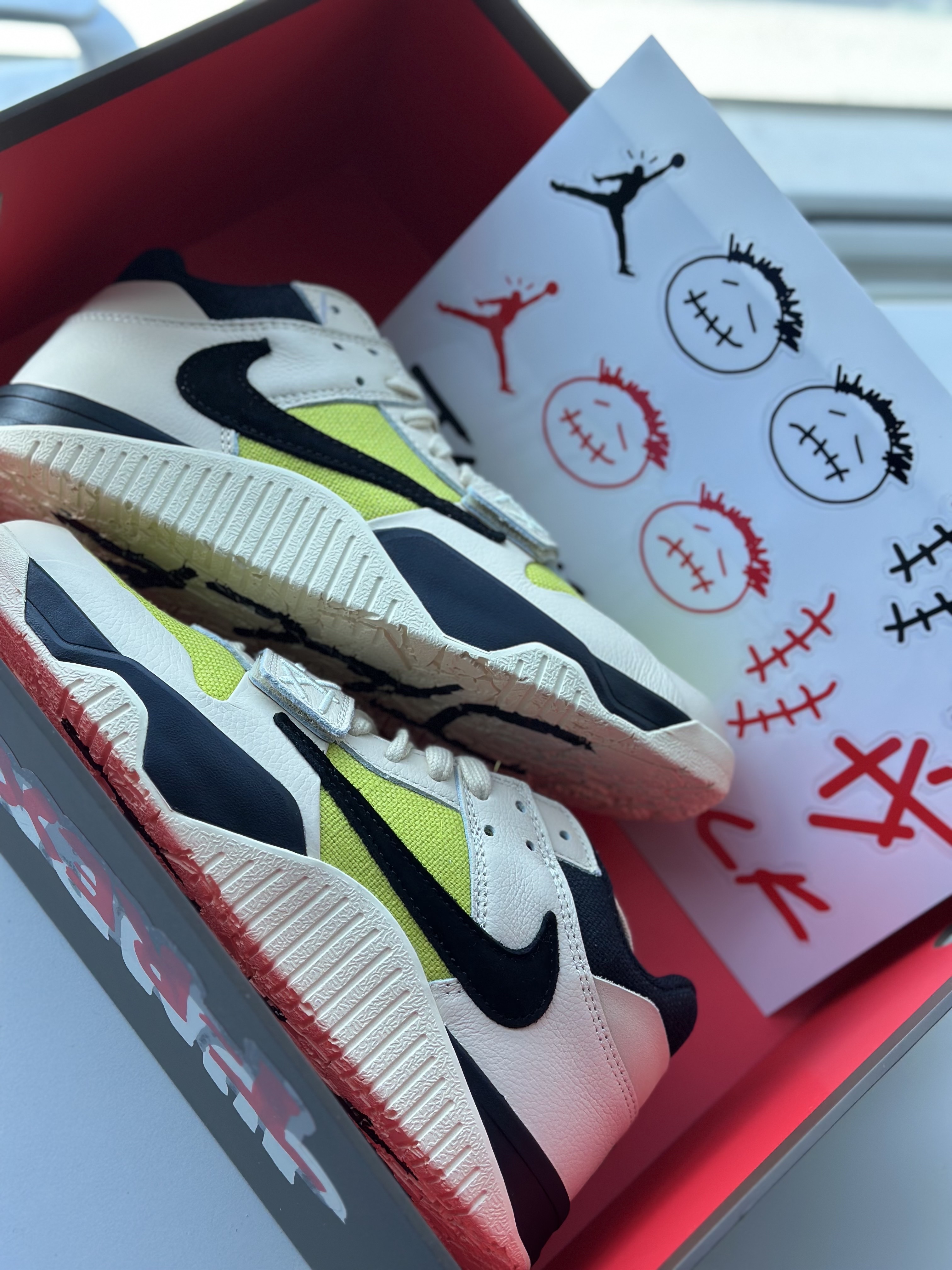 Jordan x Travis Scott Jumpman Jack TR Bright Cactus 착용 스타일