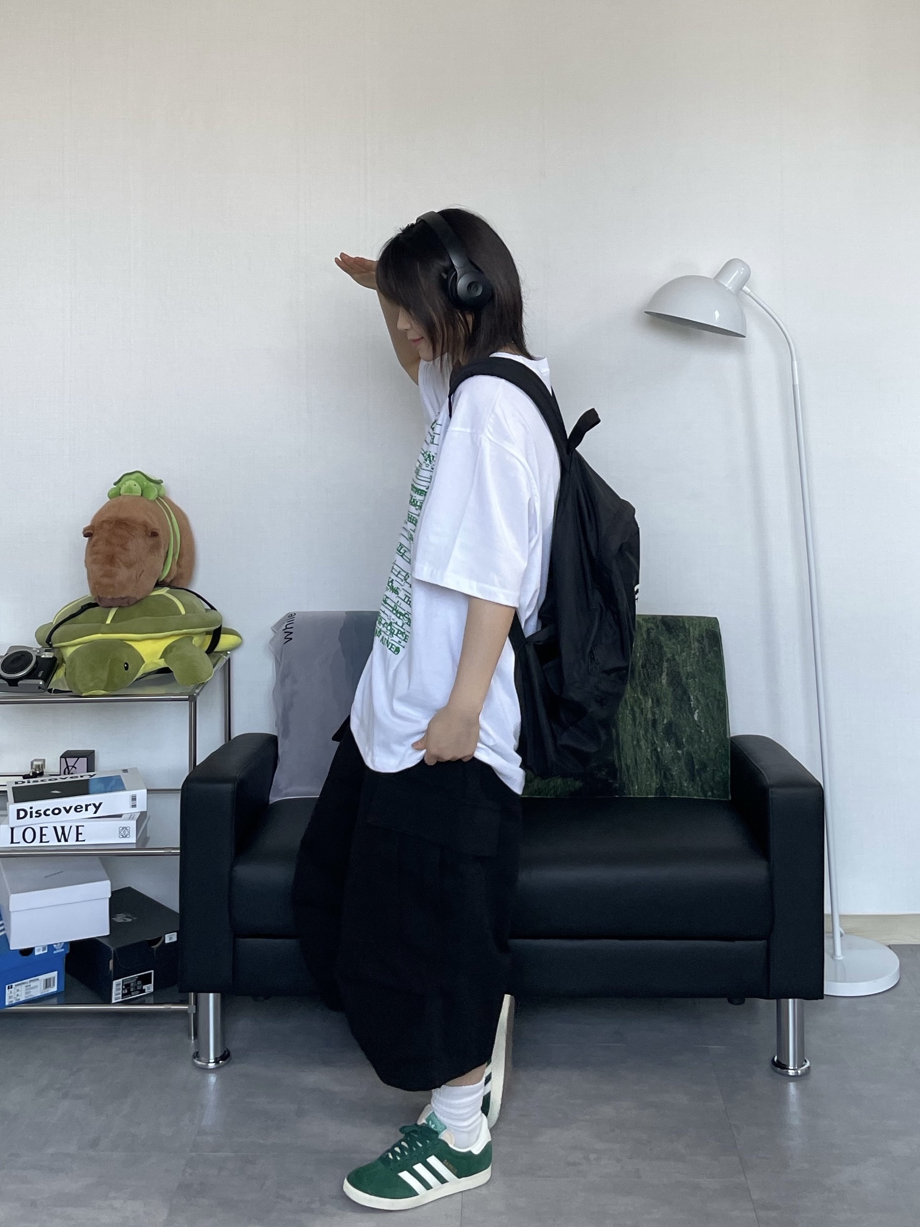 CDG Backpack Black, Adidas Gazelle Dark Green Cream White 착용 스타일 - 2