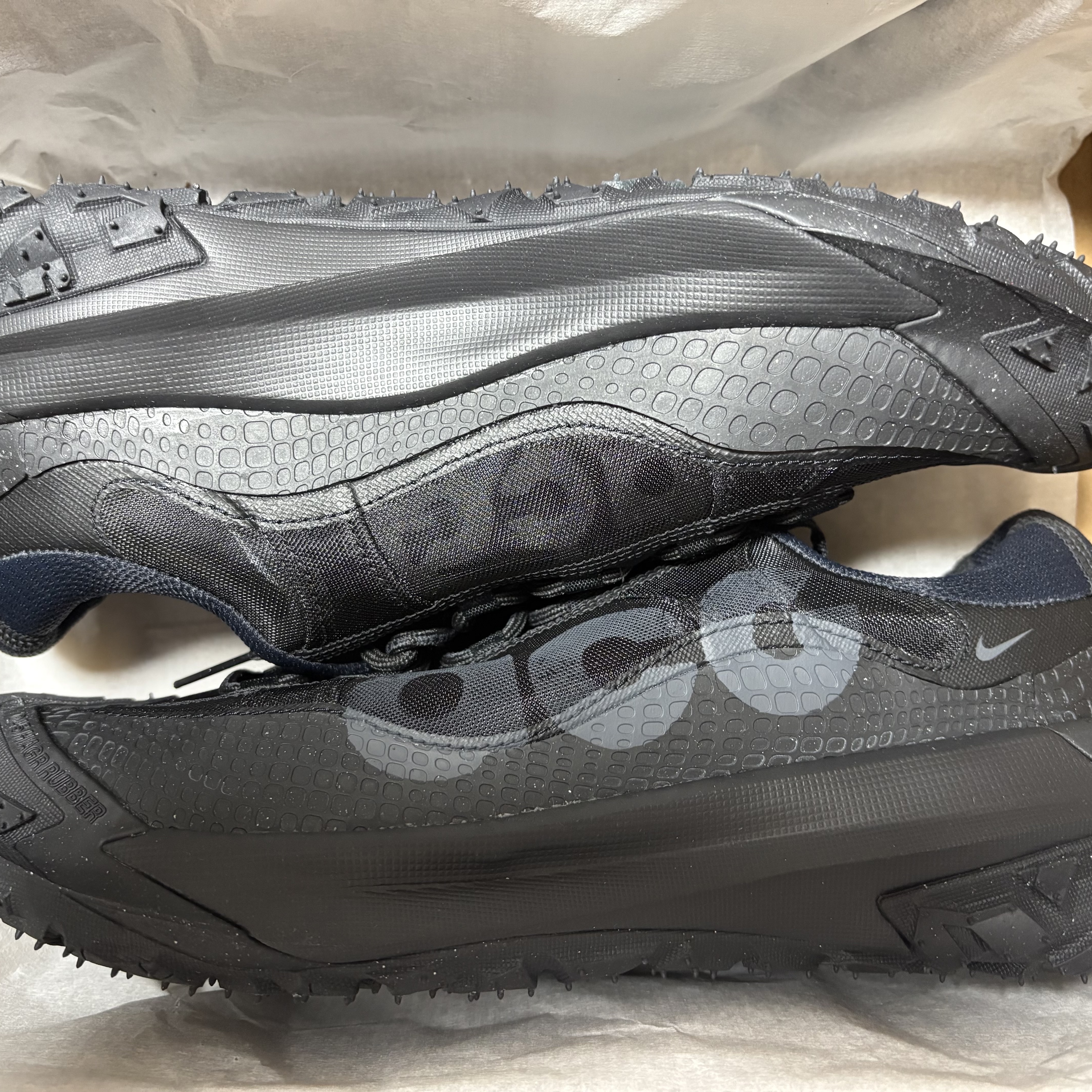 Nike ACG Mountain Fly 2 Low Black 착용 스타일 - 2