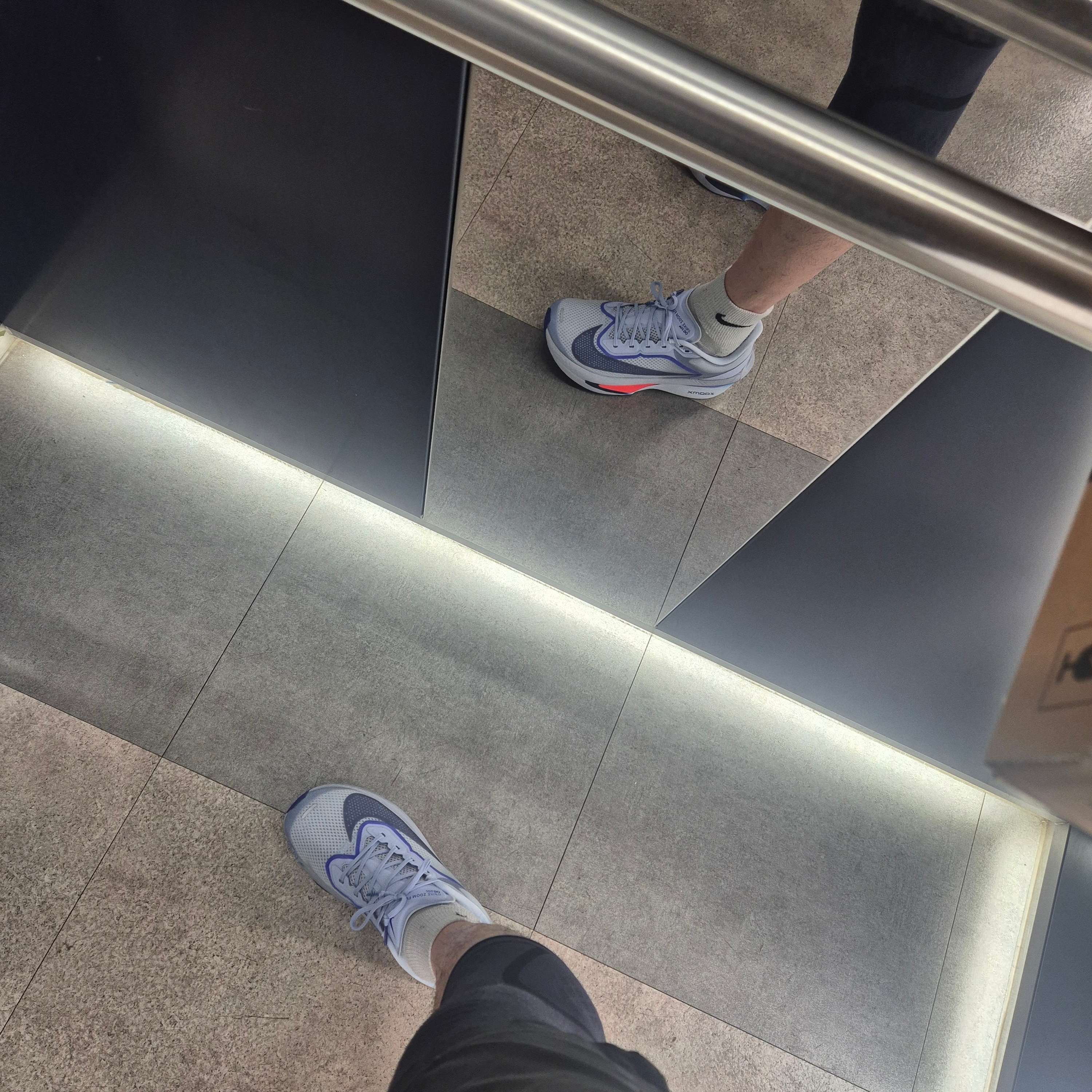 Nike Zoom Fly 6 Ghost Football Grey 착용 스타일