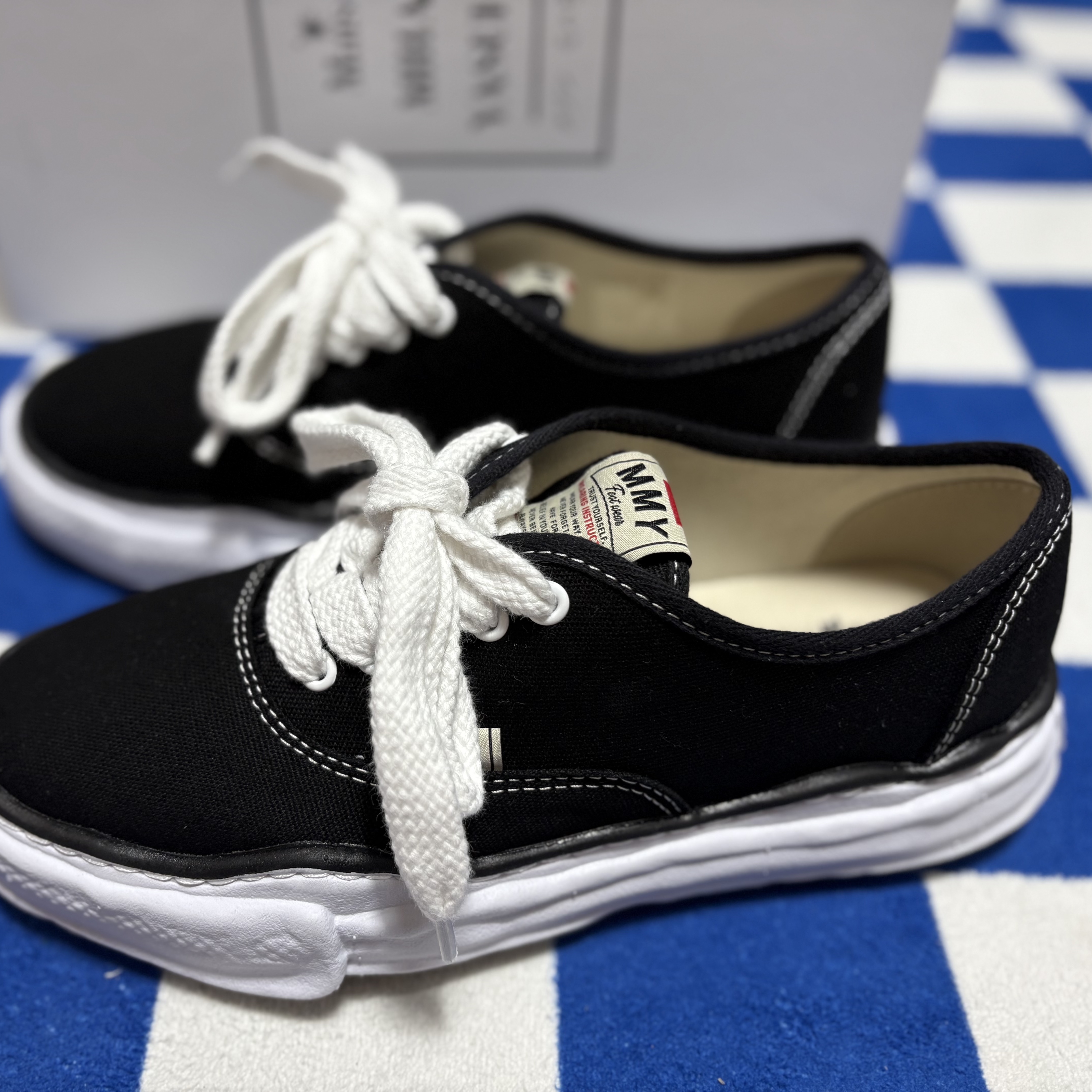 Maison Mihara Yasuhiro Baker OG Sole Canvas Low Cut Sneakers Black 착용 스타일