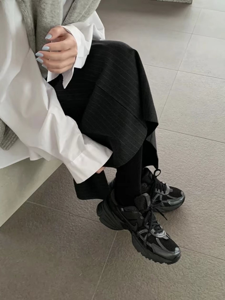 Nike V2K Run Black Anthracite 착용 스타일