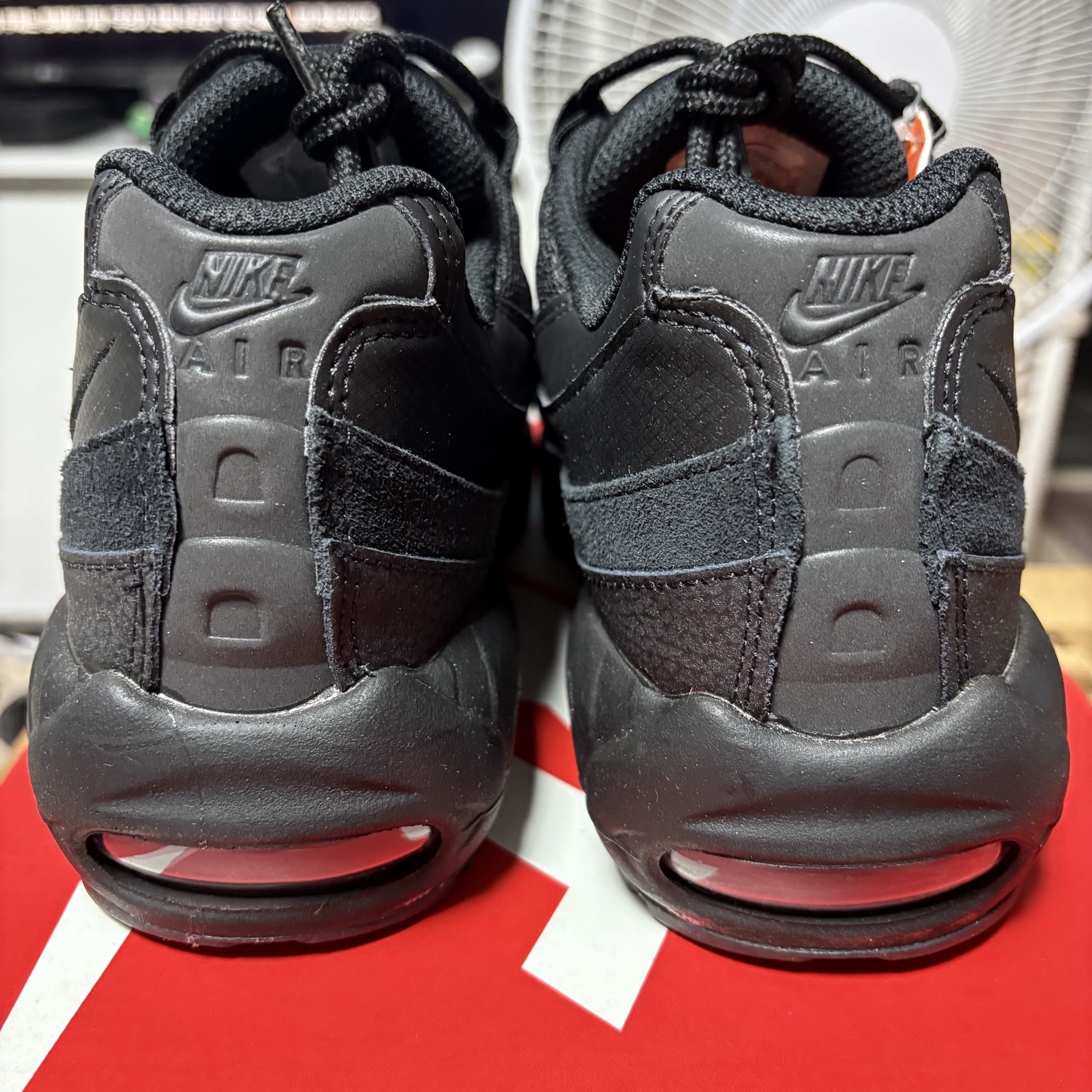 Nike Air Max 95 Essential Triple Black 2020 착용 스타일 - 5