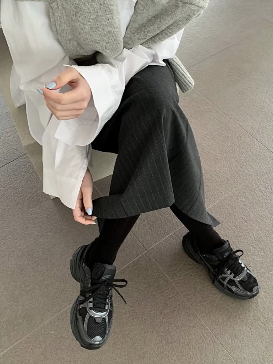 Nike V2K Run Black Anthracite 착용 스타일
