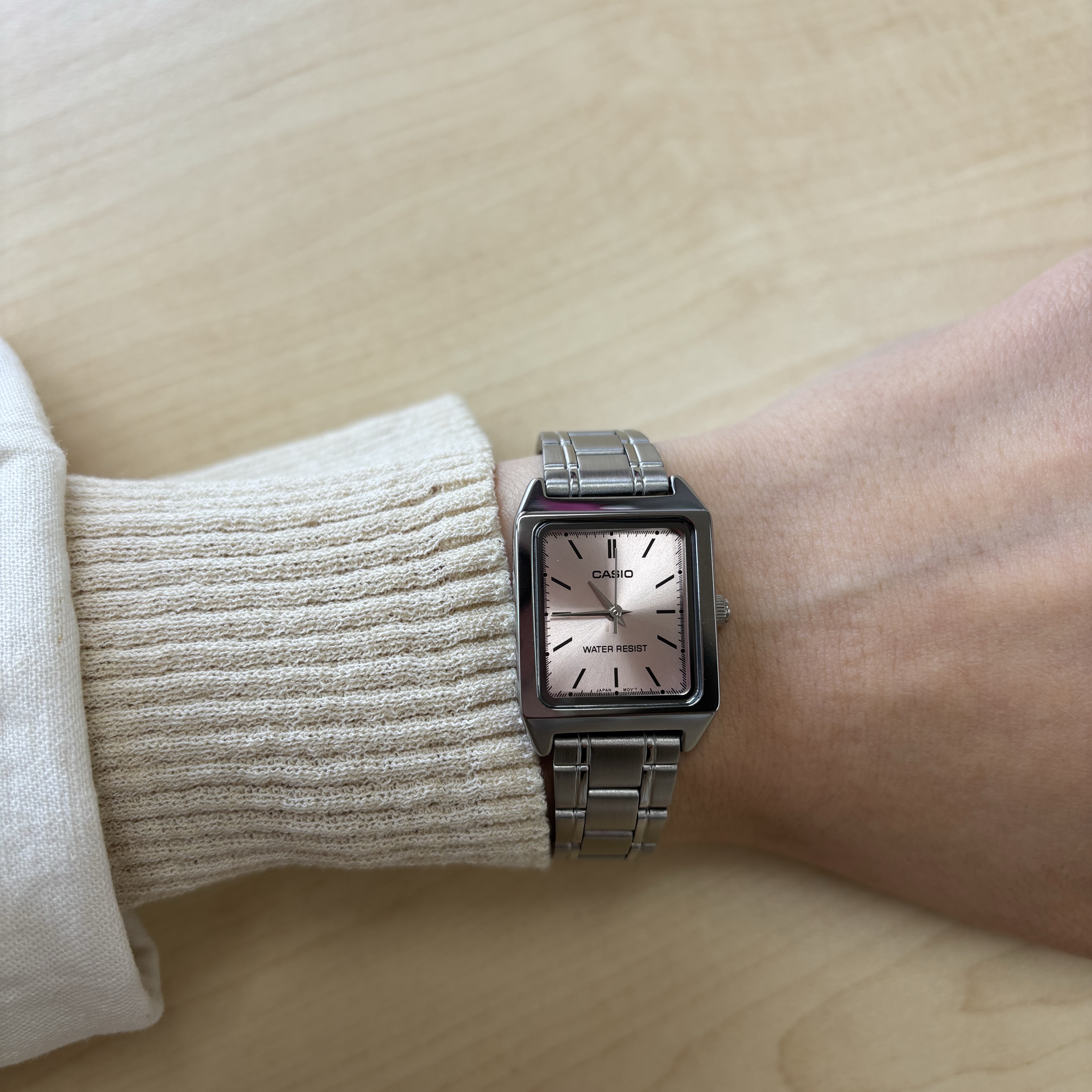 Casio LTP-V007D-4E 착용 스타일