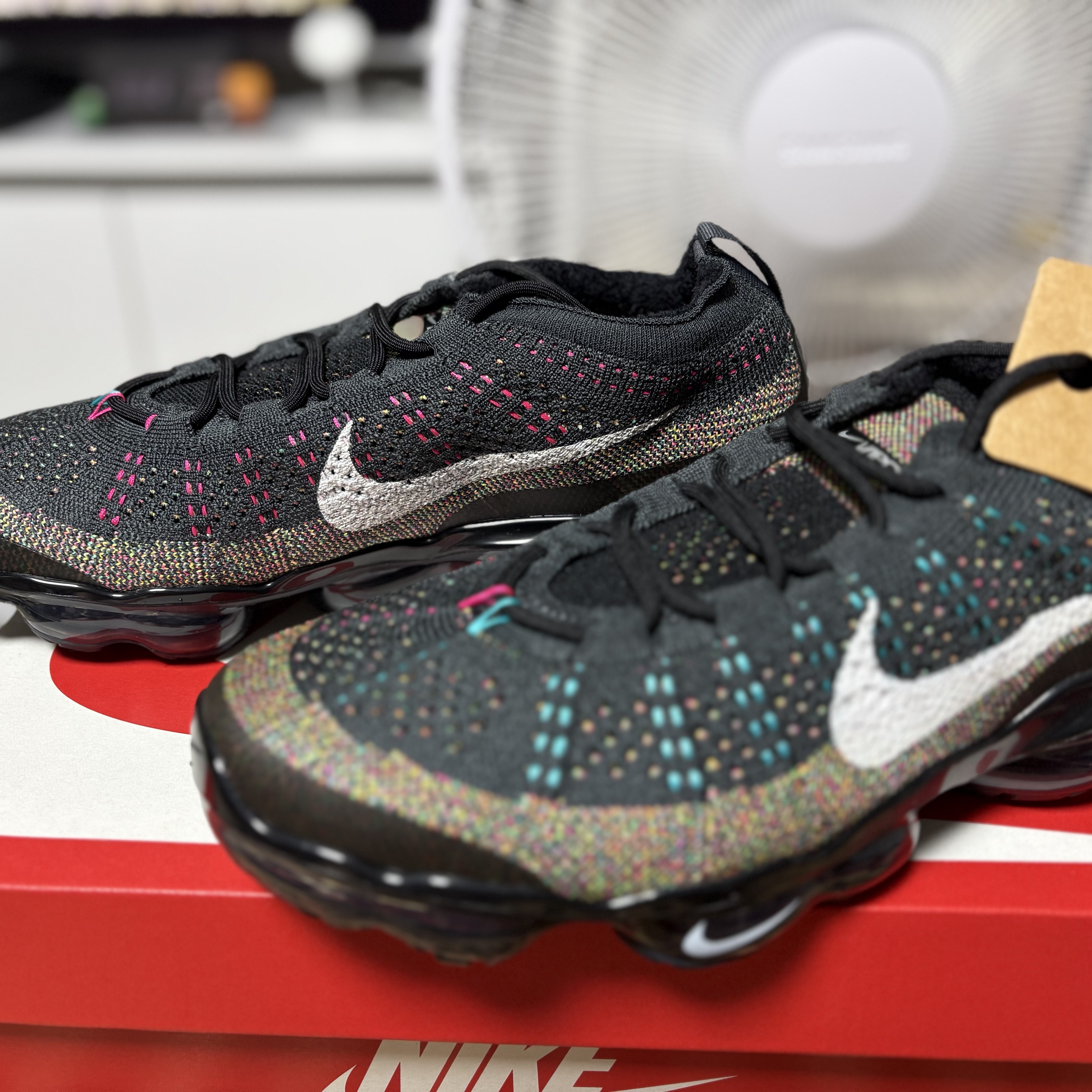 Nike Air Vapormax 2023 Flyknit Anthracite Black 착용 스타일 - 2