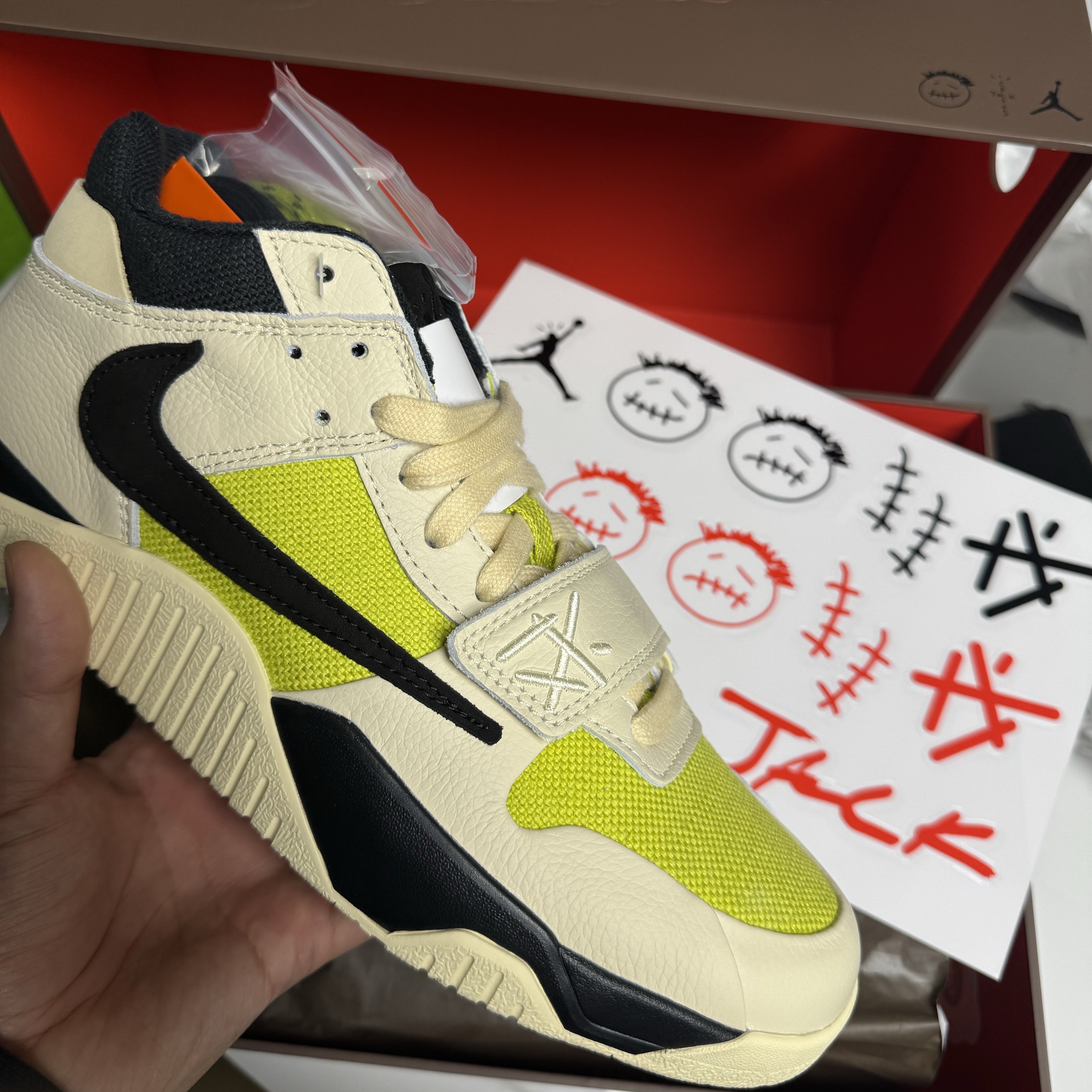 Jordan x Travis Scott Jumpman Jack TR Bright Cactus 착용 스타일
