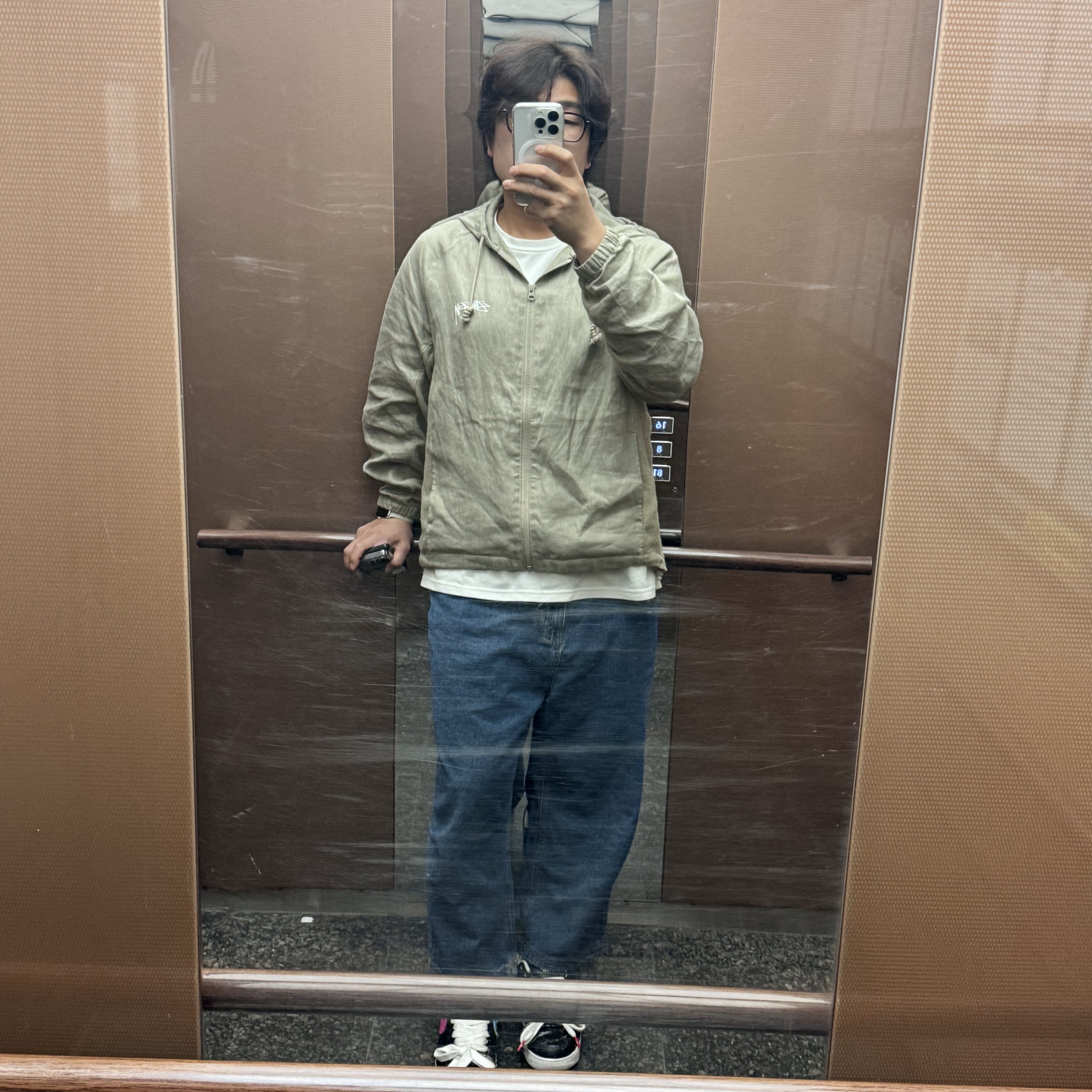 Nike x Stussy Linen Shell Jacket Chino (FZ5751-263), Nike x Peaceminusone Air Force 1 Low Para-Noise 3.0 Black and Multicolor 착용 스타일