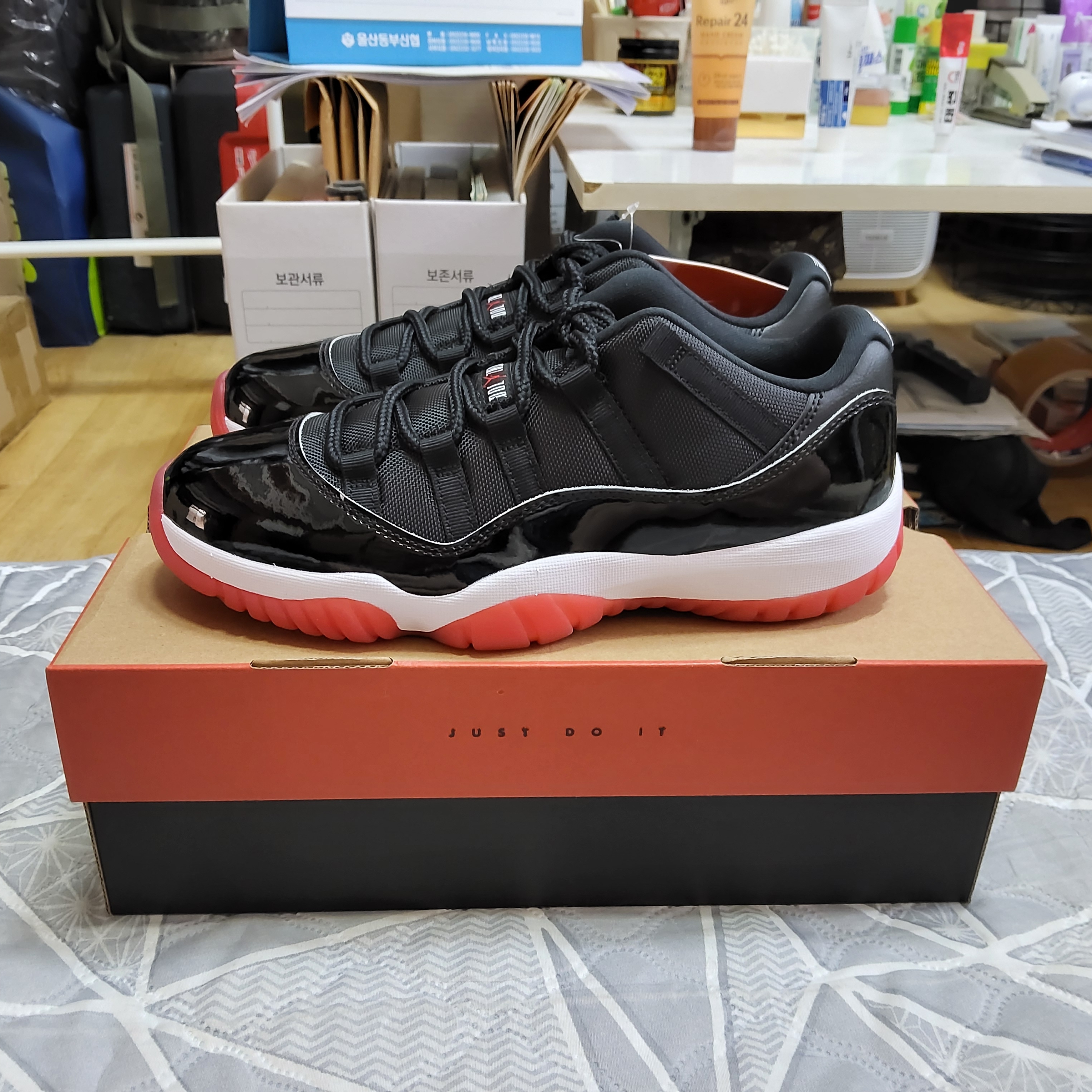 Jordan 11 Retro Low Bred 2025 착용 스타일 - 1
