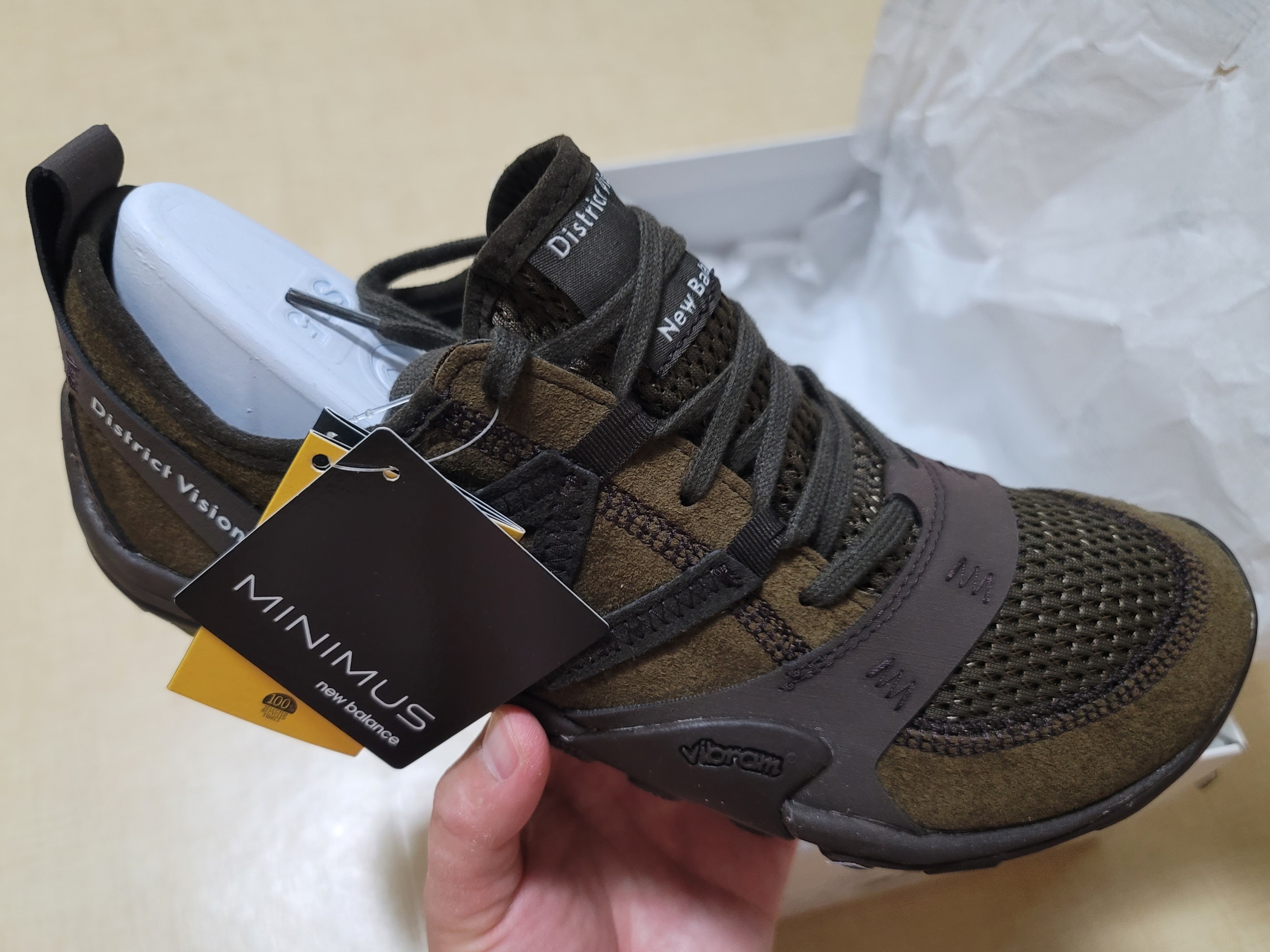 New Balance x District Vision MT10O Desert Palm 착용 스타일