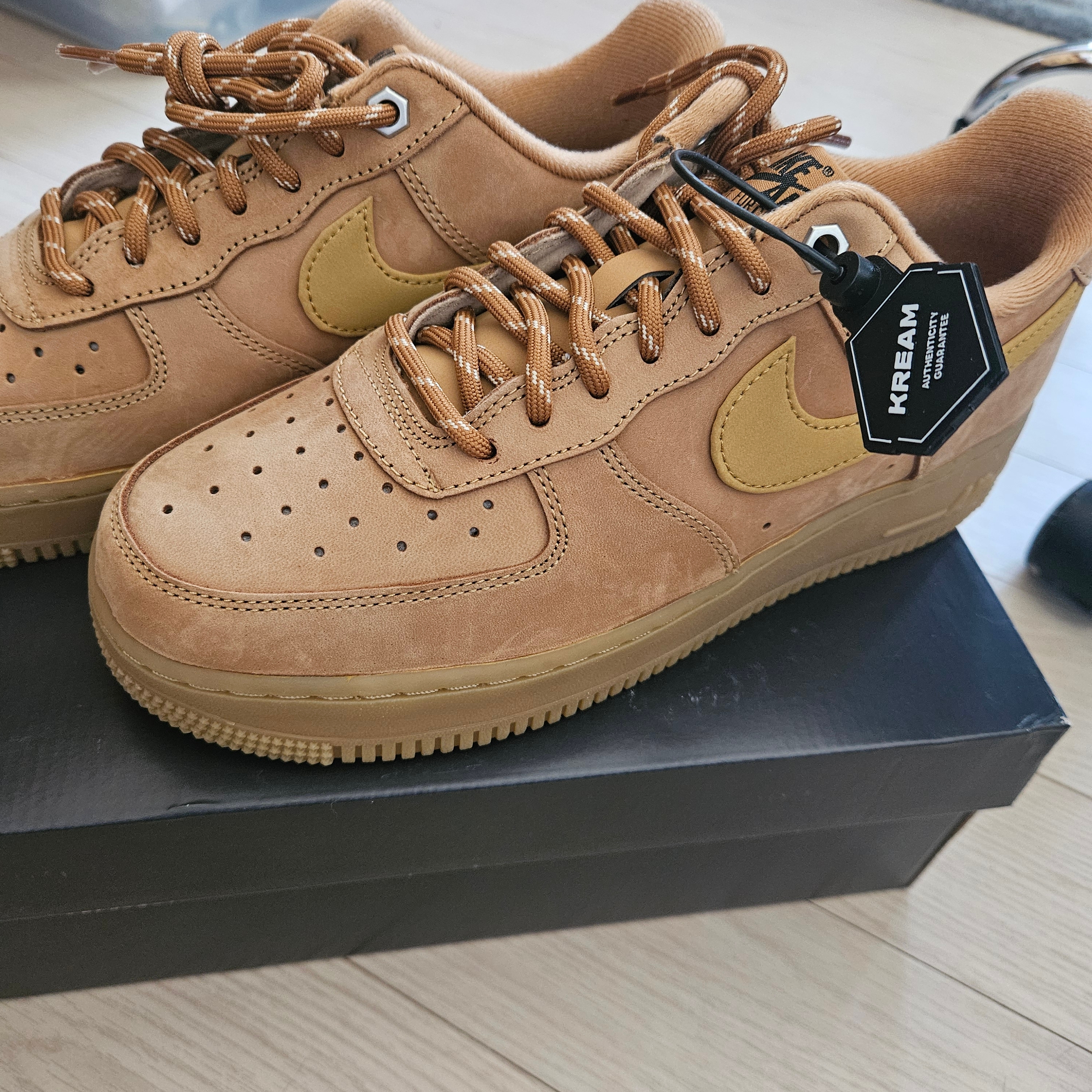 (W) Nike Air Force 1 '07 WB Flax Wheat 착용 스타일 - 1