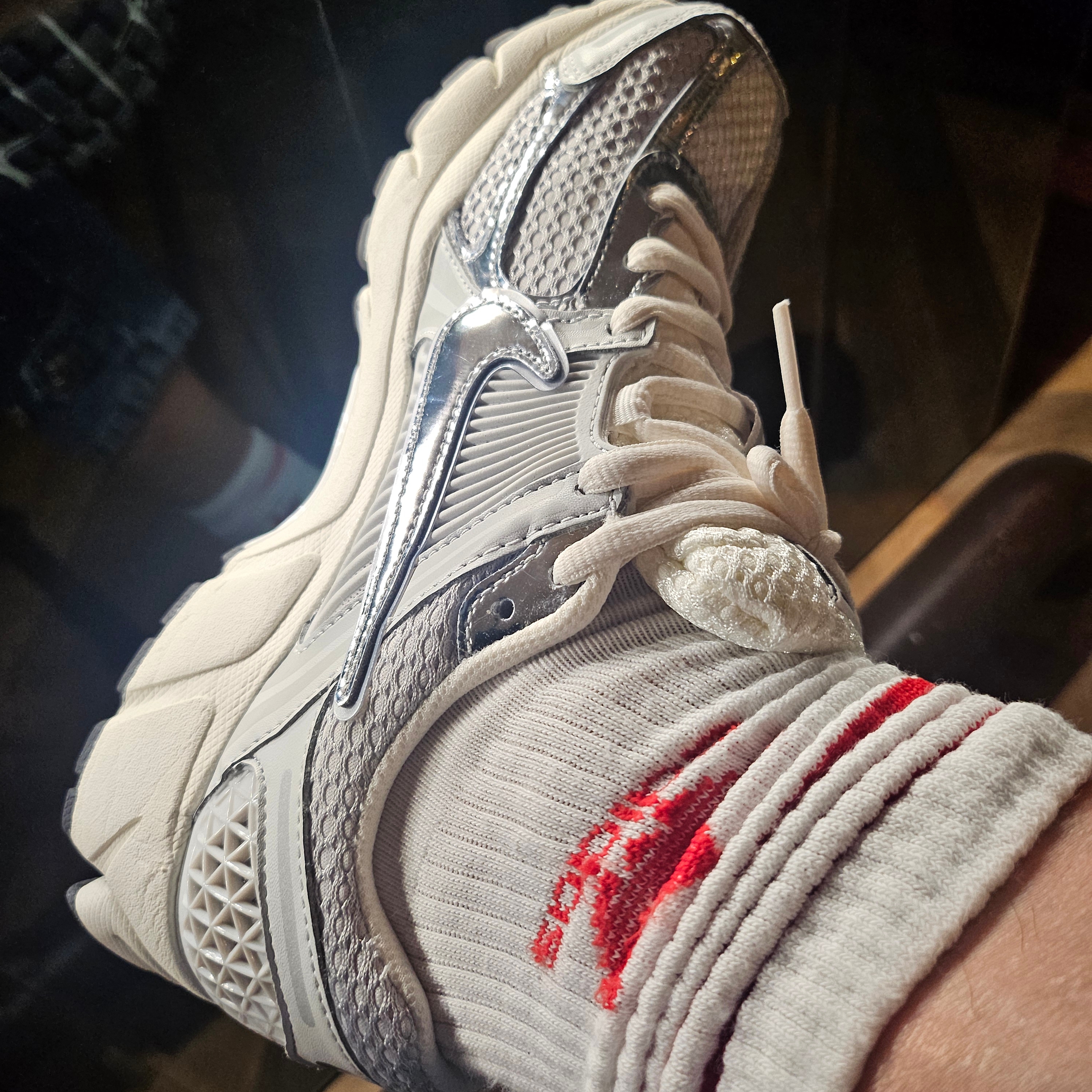 Nike Zoom Vomero 5 Photon Dust Gridiron 착용 스타일