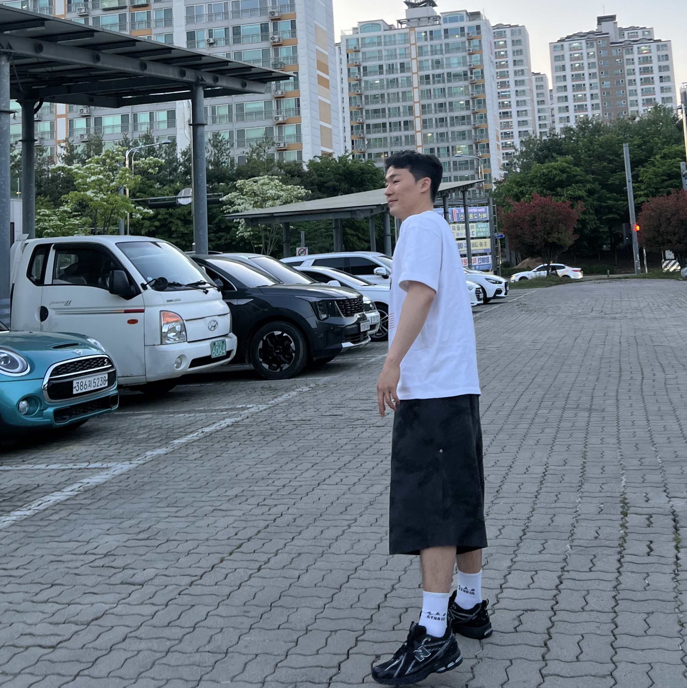 New Balance 1906R Black Silver Metallic, IAB Studio Socks White Set 착용 스타일