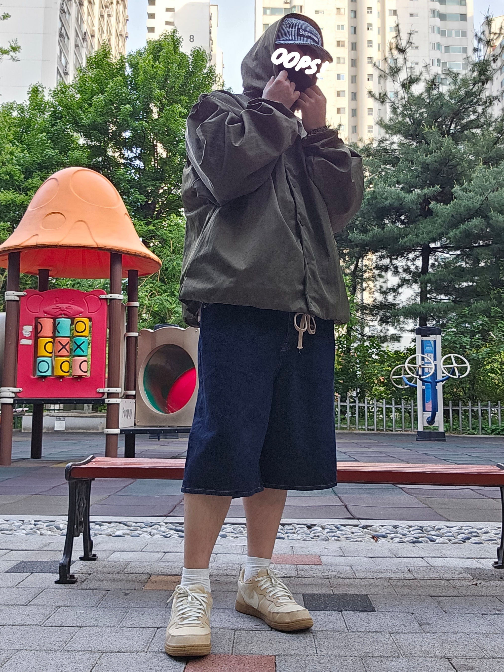 Supreme Denim Camp Cap Stripe - 24SS, Essentials Textured Nylon Hooded Coaches Jacket Military - 24FW 착용 스타일 - 3