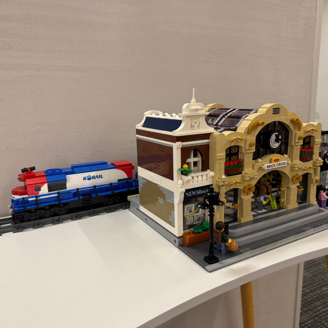 Lego Brick Cross Train Station 착용 스타일