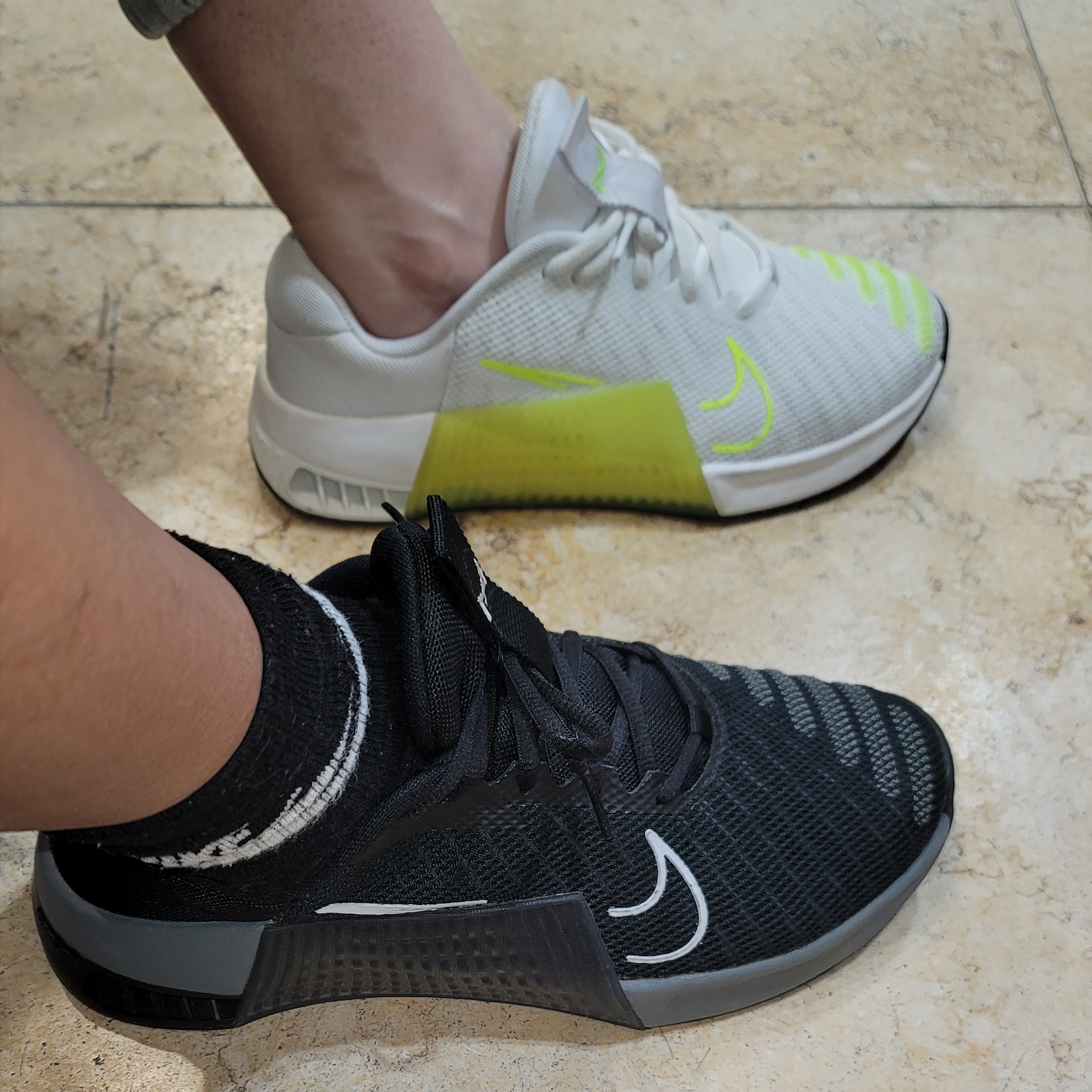 Nike Metcon 9 Black Smoke Grey, Nike Metcon 9 White Volt 착용 스타일 - 2