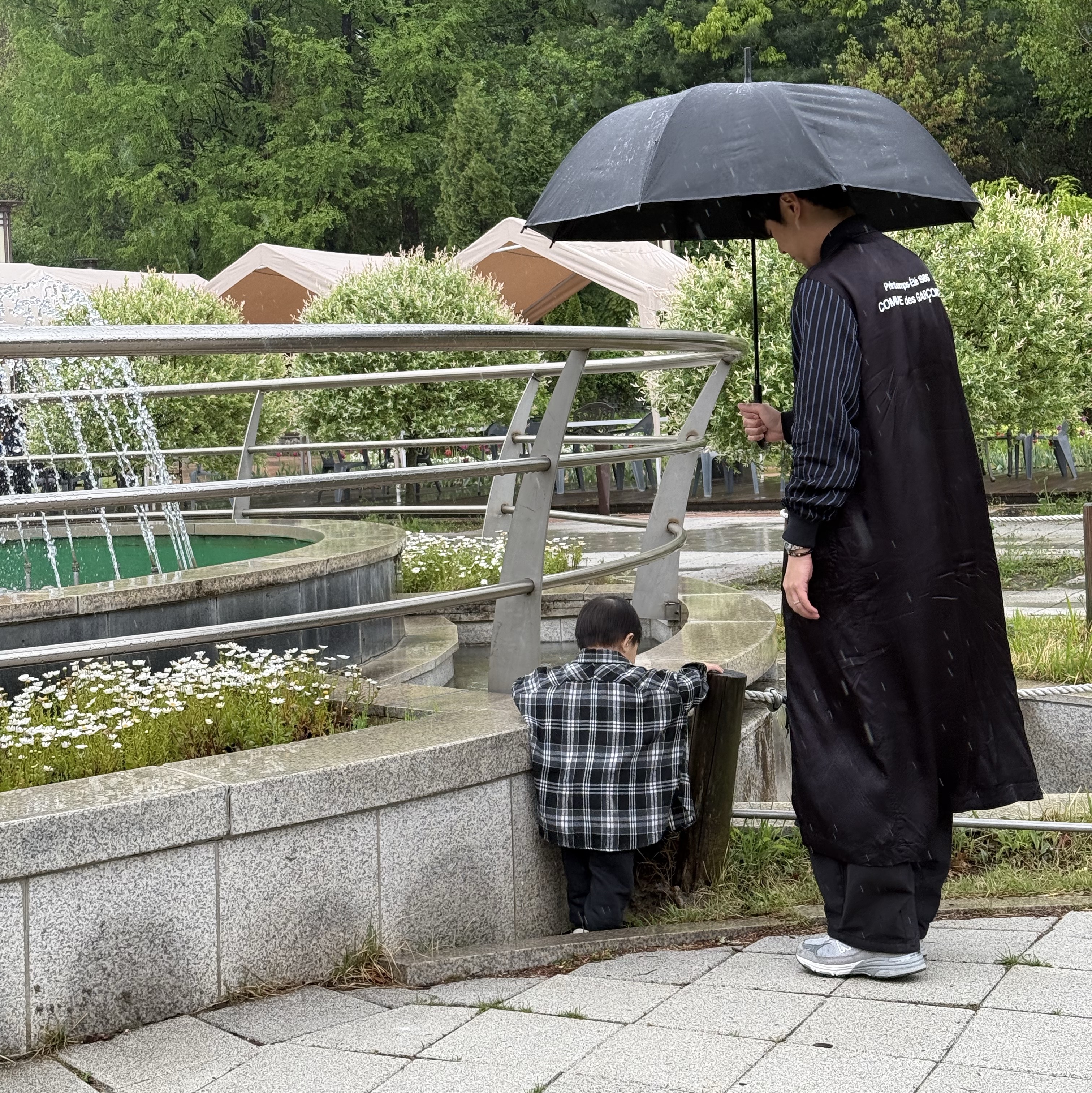 CDG 1986 Staff Coat Black, New Balance 993 Made in USA Grey - D Standard 착용 스타일 - 3