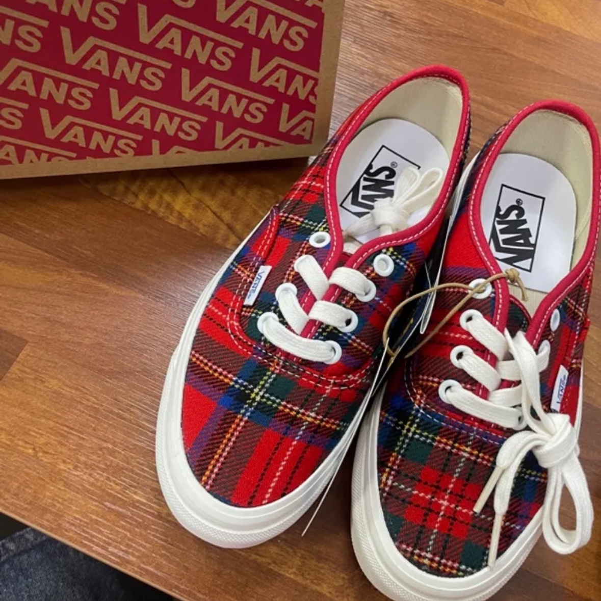 Vans Authentic 44 DX Anaheim Factory Pendleton Red 착용 스타일