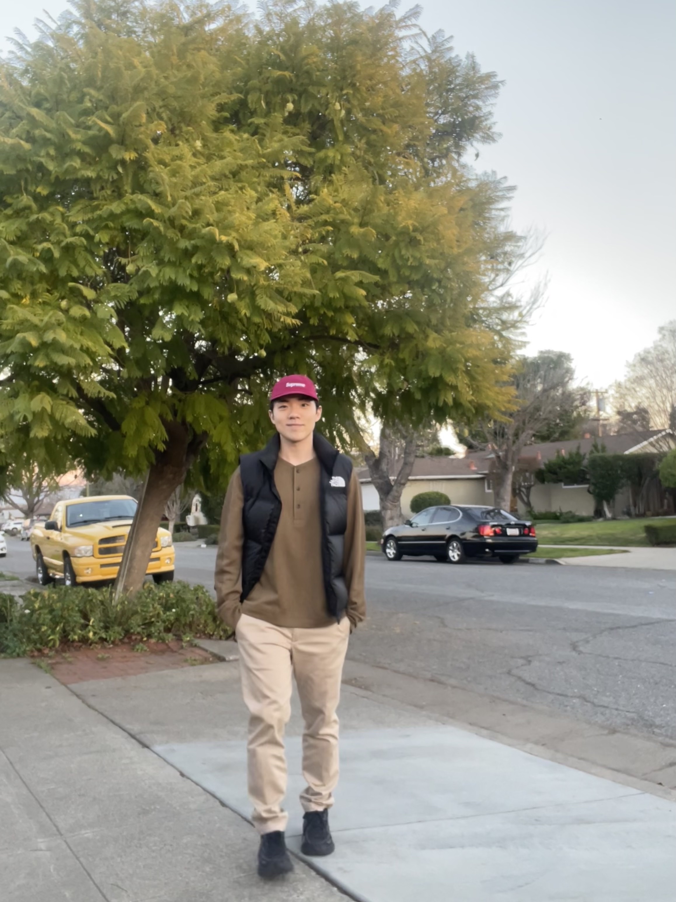 Supreme Washed Chino Twill Camp Cap Cranberry - 24FW, The North Face Nuptse On Ball Vest Black 착용 스타일 - 3
