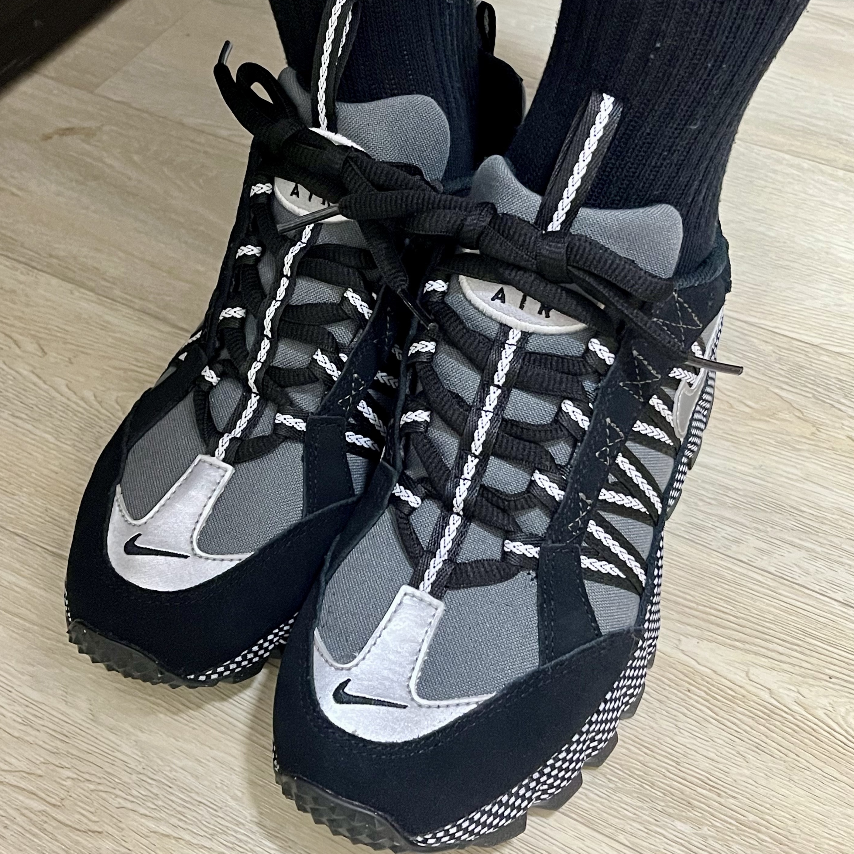 (W) Nike Air Humara Black White 착용 스타일