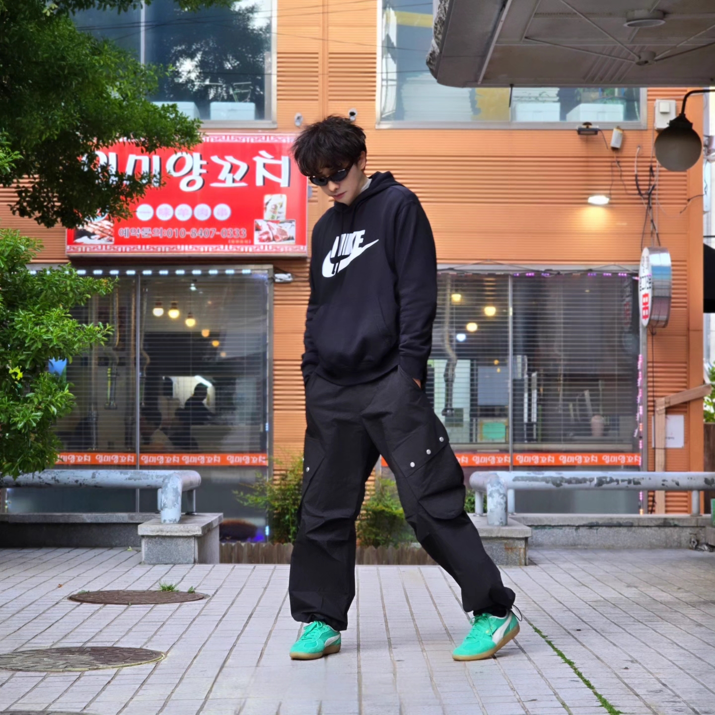 Nike NSW Club Fleece Graphic Pullover Hoodie black - Asia, Nike NSW Club Fleece Graphic Pullover Hoodie Black - US/EU 착용 스타일 - 1