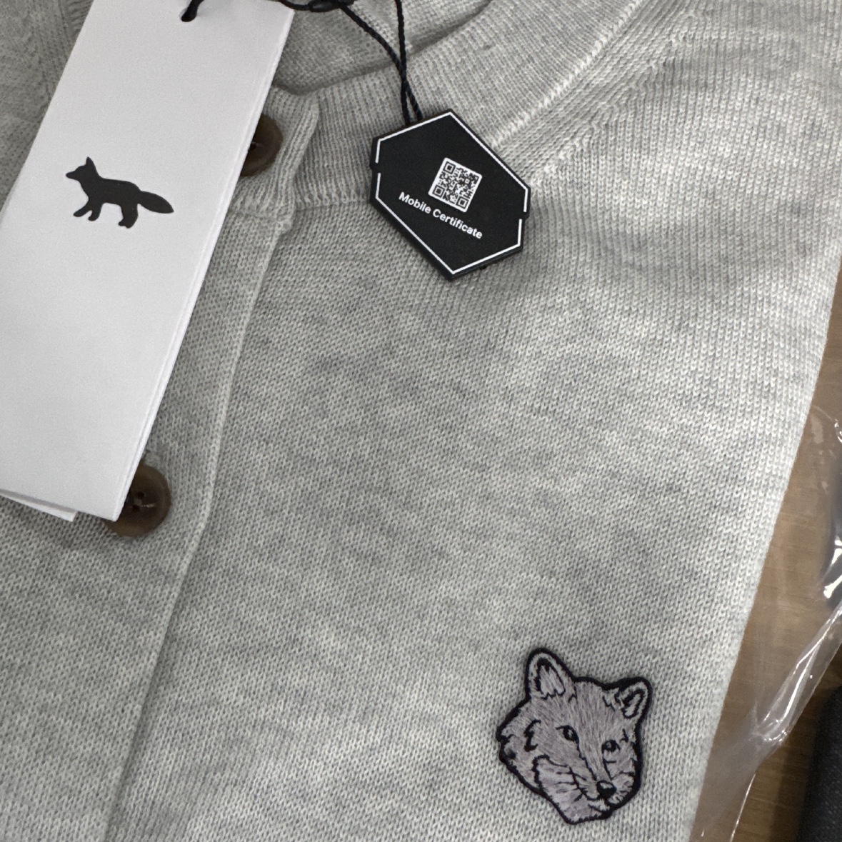 (W) Maison Kitsune Bold Fox Head Patch Regular Cardigan Light Grey Melange 착용 스타일 - 2