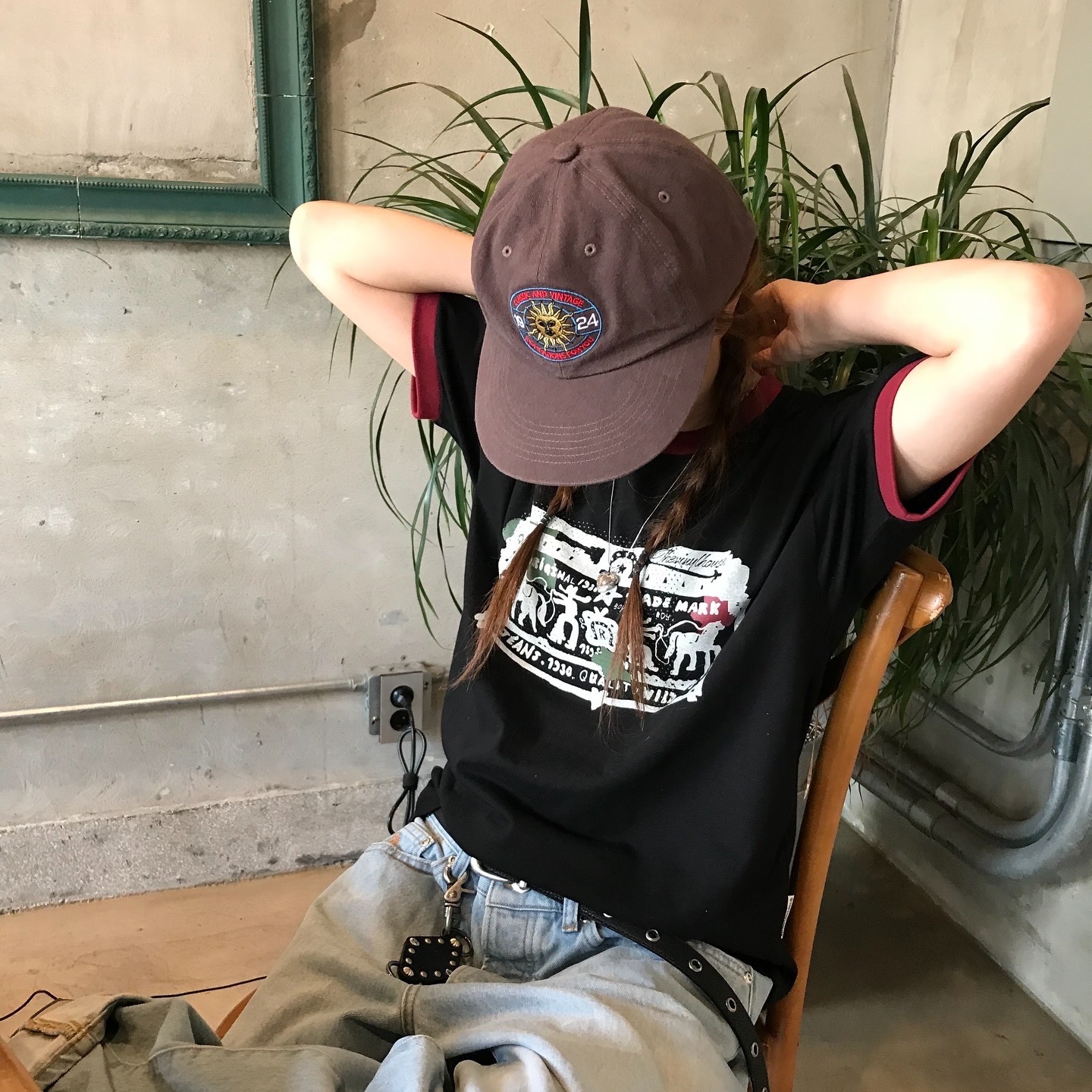 [KREAM 단독] Thevinylhouse Cowboy Pictogram Ringer Tee Black 착용 스타일