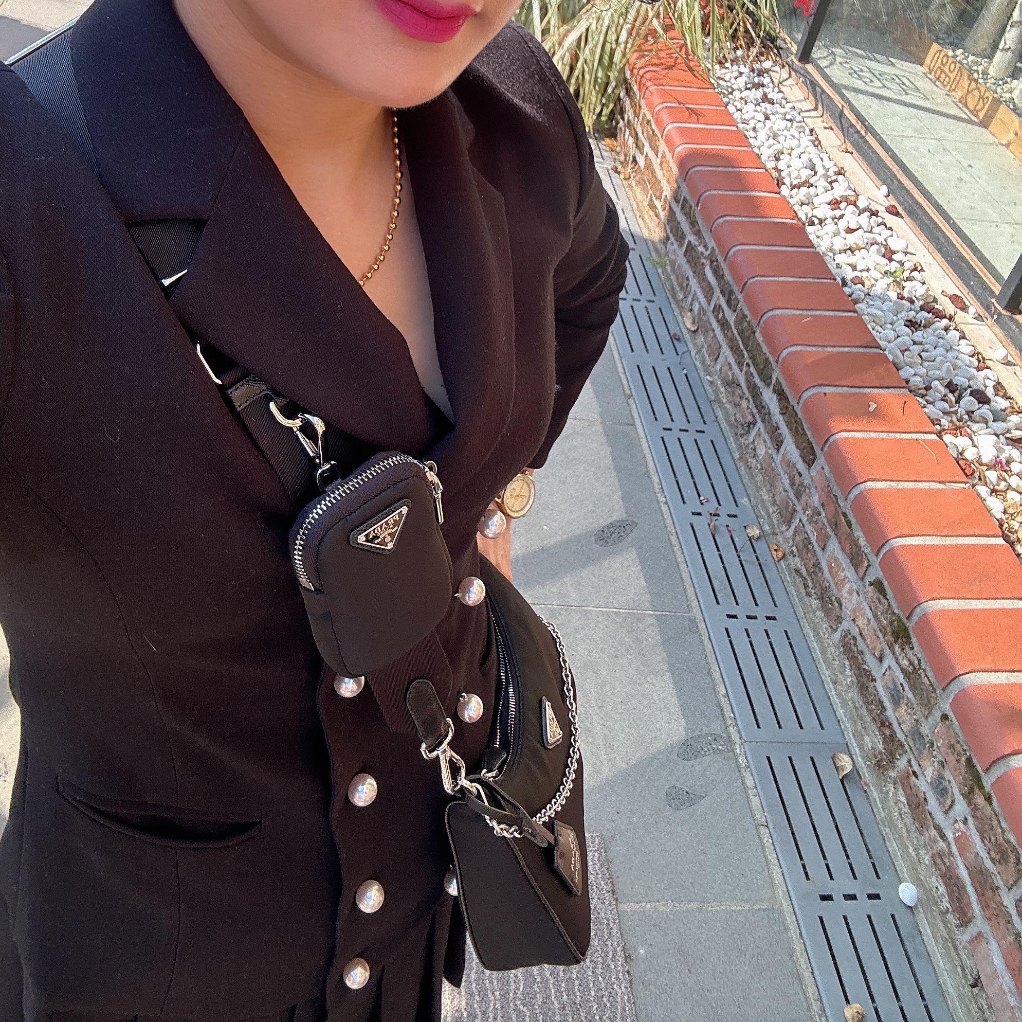 Prada Re-Nylon and Saffiano Leather Shoulder Bag Black 착용 스타일