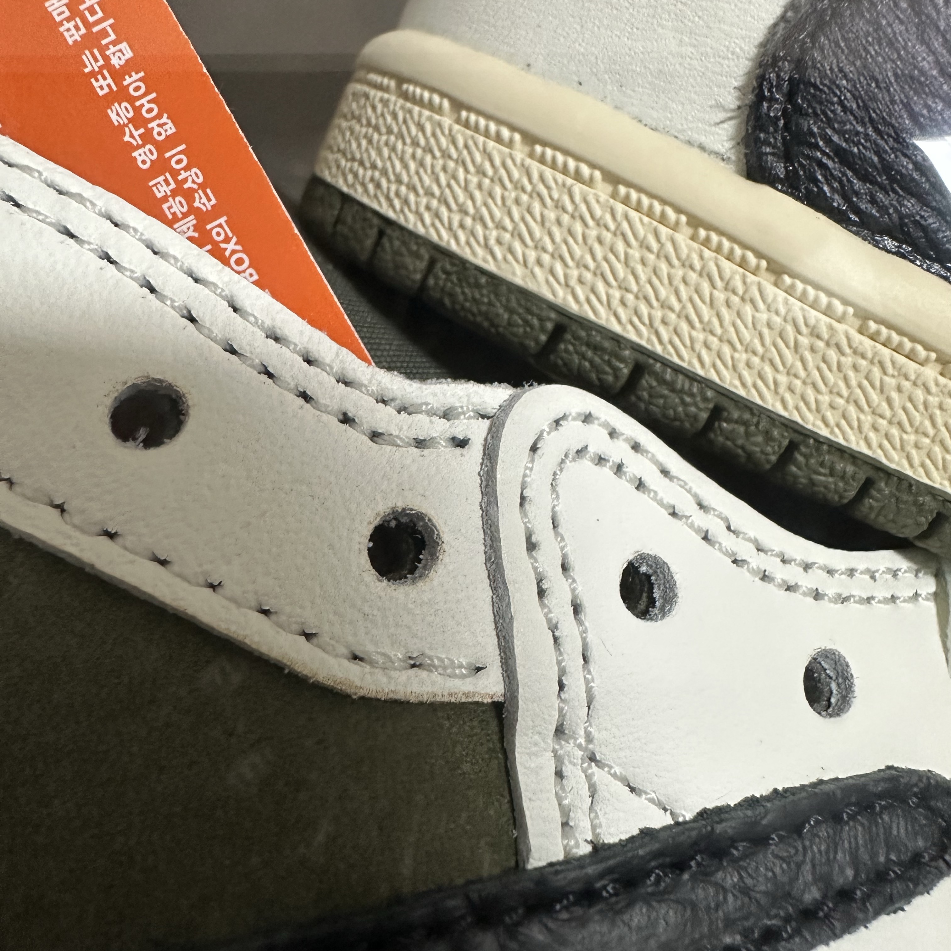Jordan 1 x Travis Scott Retro Low OG SP Reverse Olive 착용 스타일