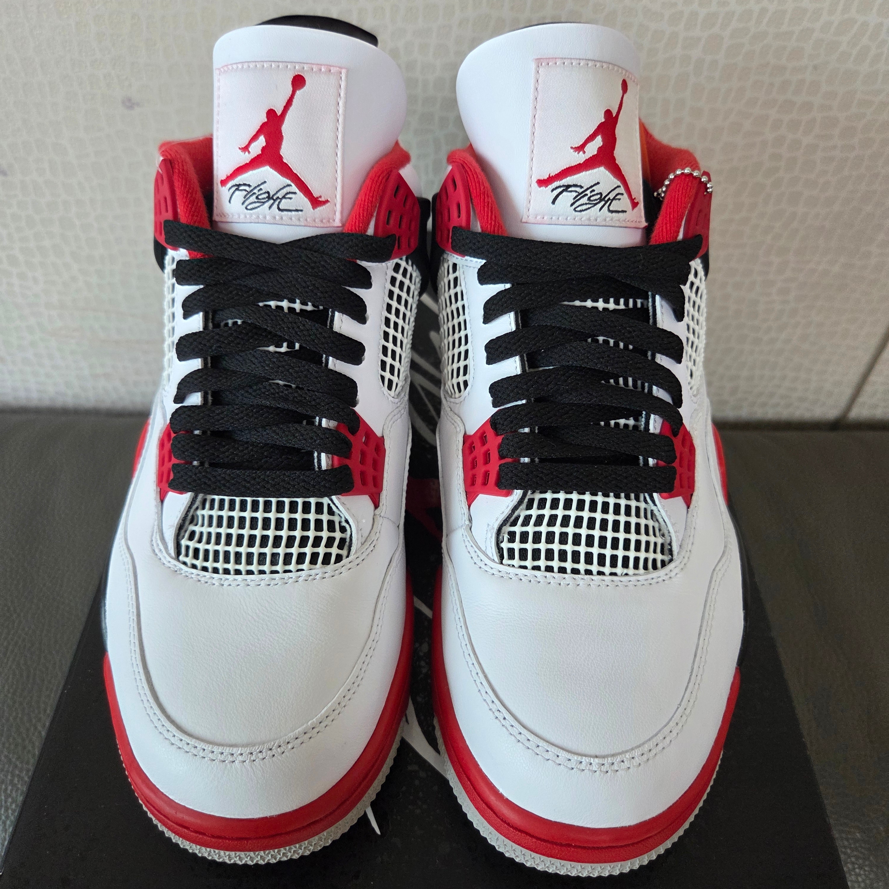 Jordan 4 Retro OG Fire Red 2020 착용 스타일 - 3