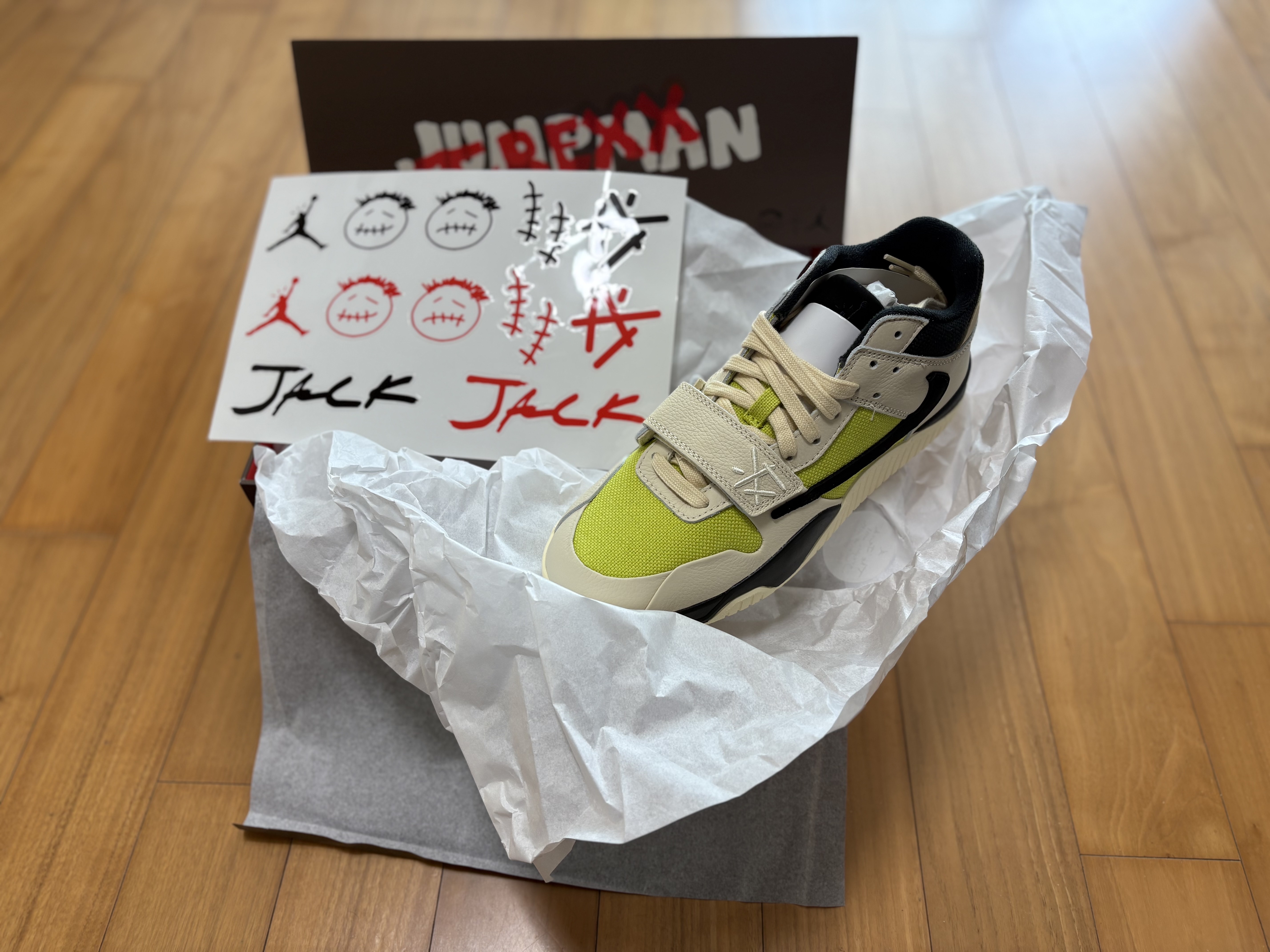 Jordan x Travis Scott Jumpman Jack TR Bright Cactus, Jordan 1 x Travis Scott Retro Low OG SP Reverse Olive 착용 스타일 - 1