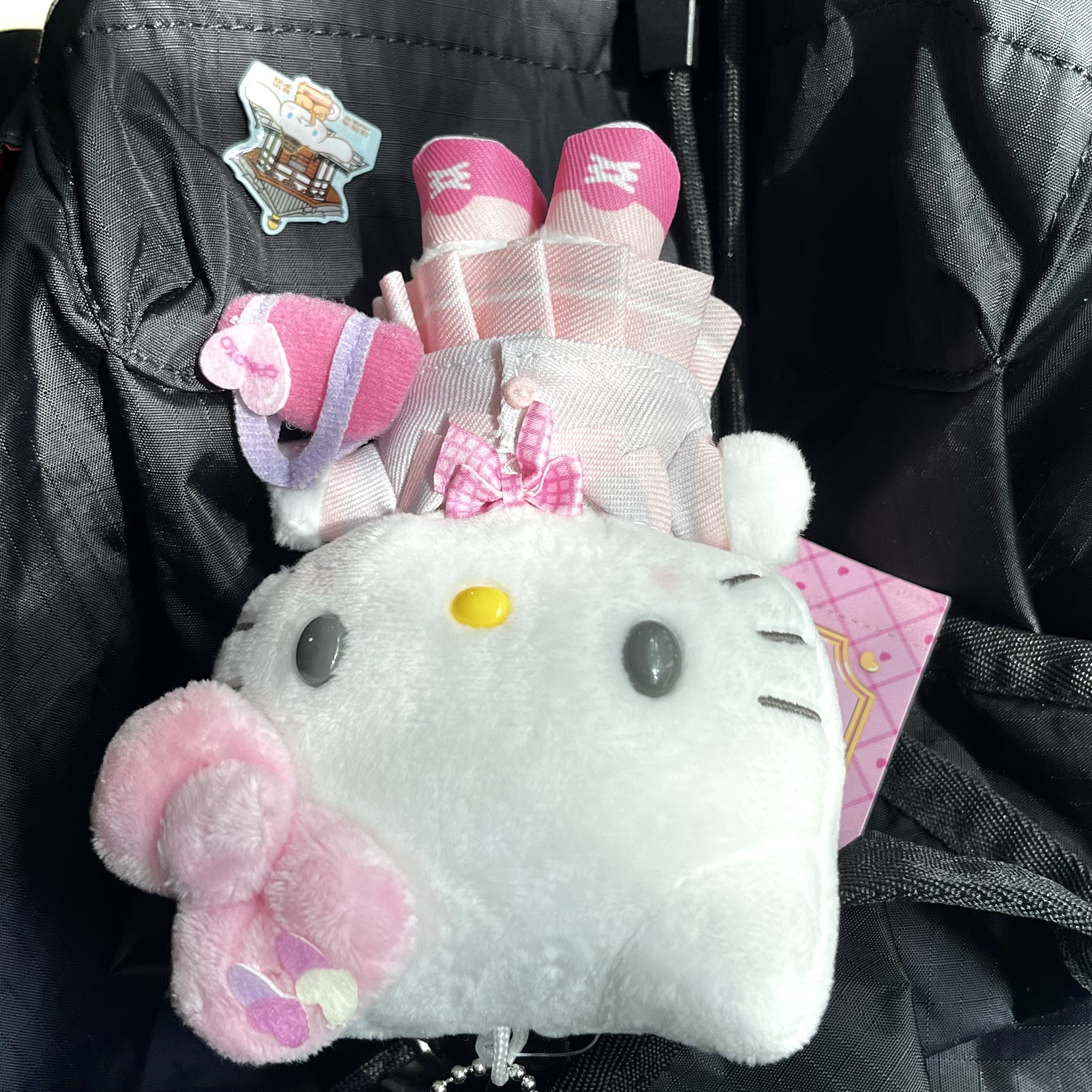 Sanrio Hello Kitty Gakuen Kirameki Club Mascot Holder 착용 스타일