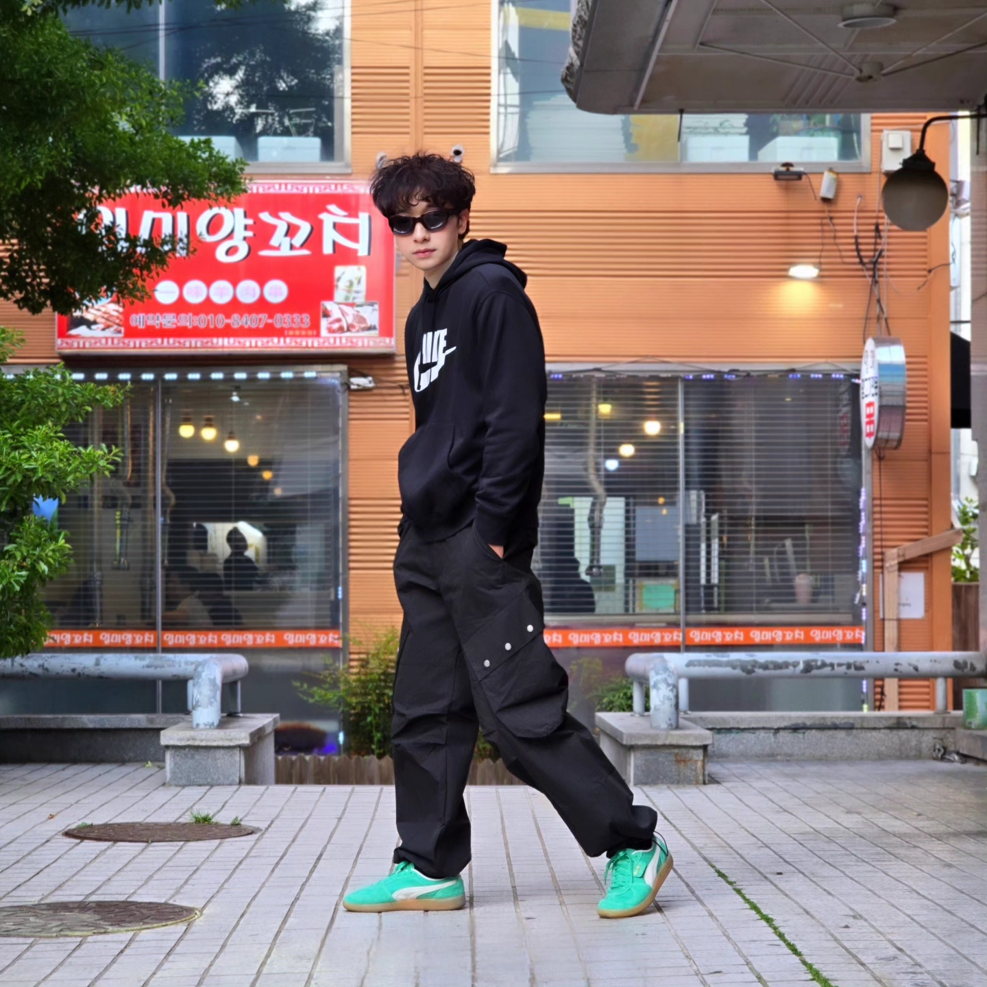 Nike NSW Club Fleece Graphic Pullover Hoodie black - Asia, Nike NSW Club Fleece Graphic Pullover Hoodie Black - US/EU 착용 스타일 - 3