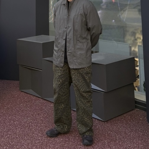 On Running x Post Archive Faction (Paf) Cloudventure Peak Cacao Espresso, ersco Leopard Baggy Trousers Khaki 착용 스타일