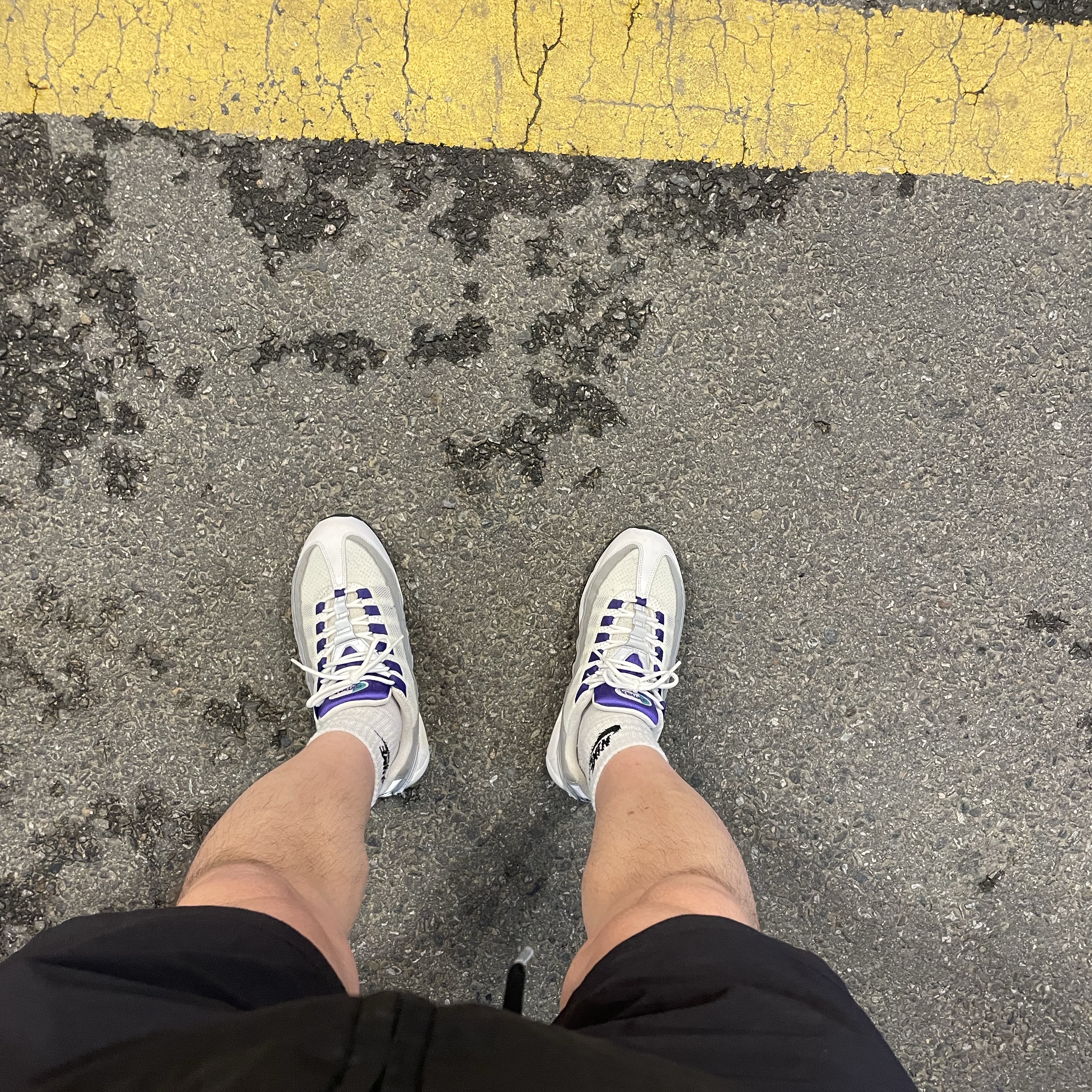 Nike Air Max 95 OG Grape 착용 스타일 - 2