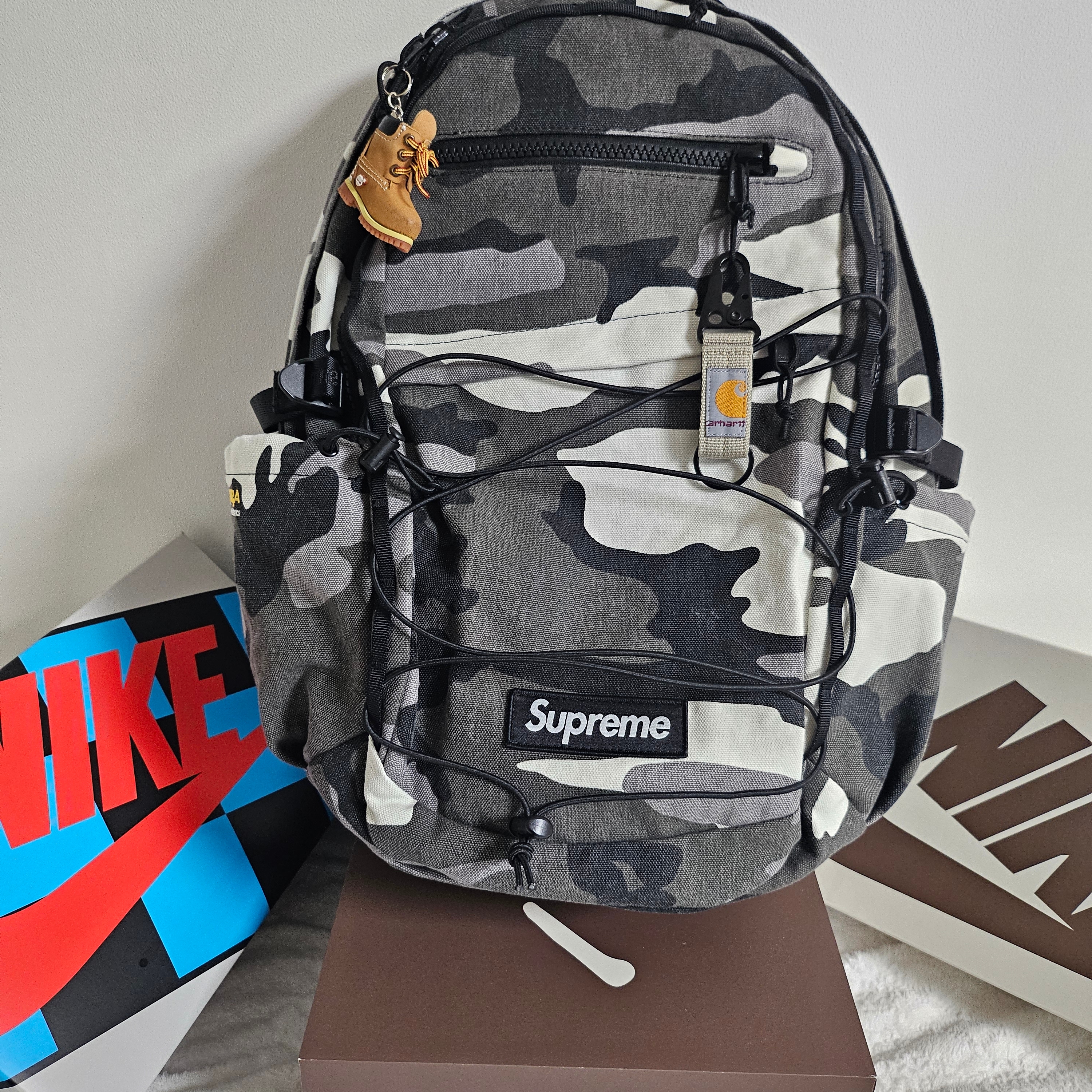 Supreme Backpack Snow Camo - 25SS 착용 스타일