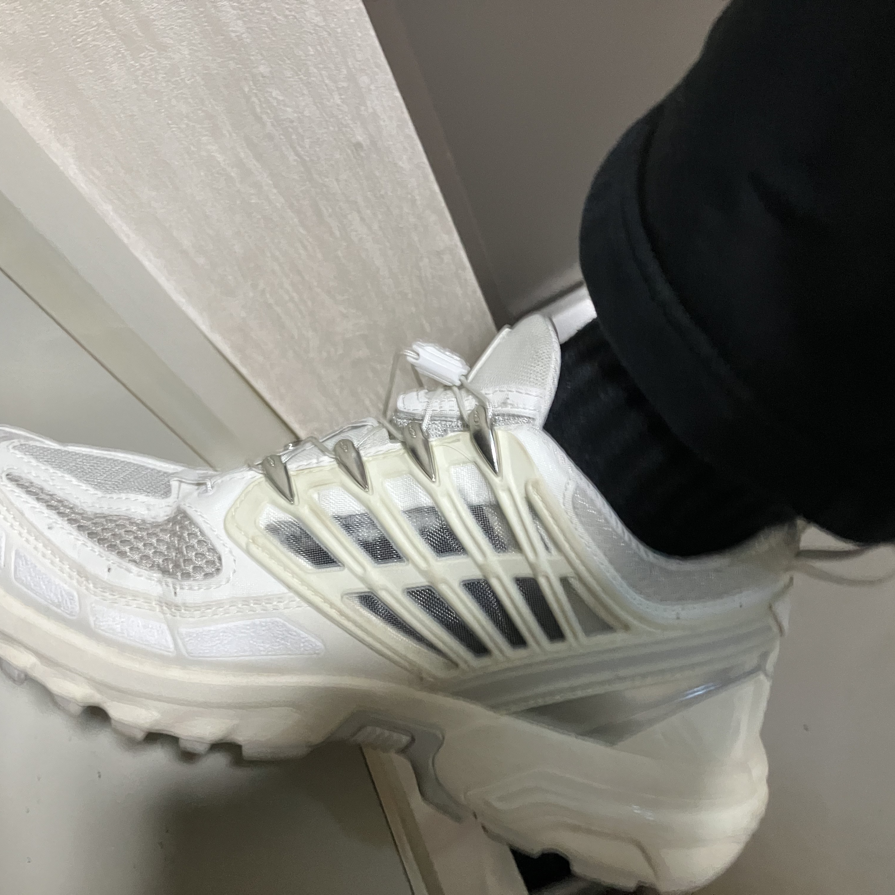 Salomon ACS Pro White Vanilla Ice 착용 스타일