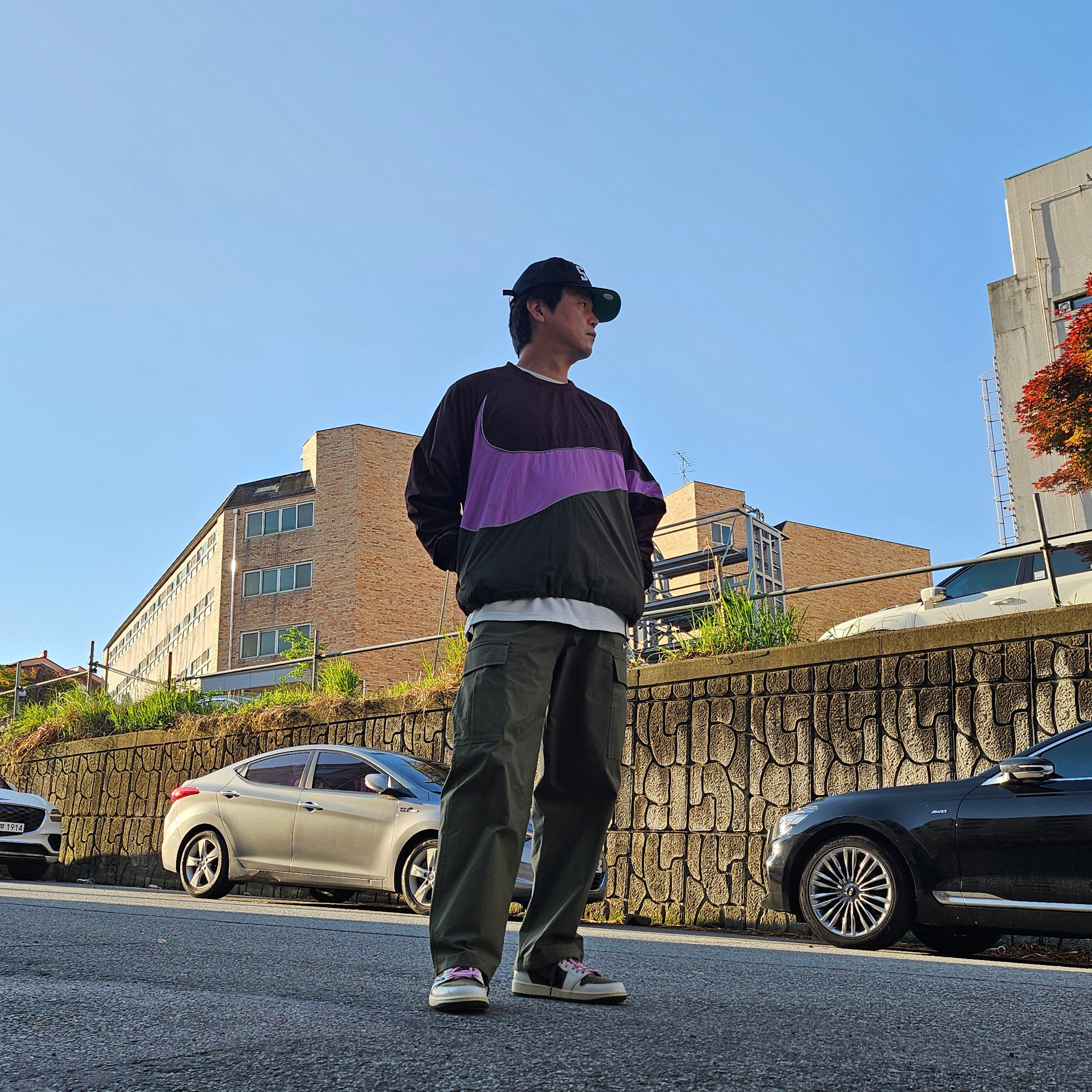 Jordan 1 x Travis Scott Retro Low OG SP Reverse Olive, Nike SB Kearny Skate Cargo Pants Medium Olive - Asia 착용 스타일 - 1