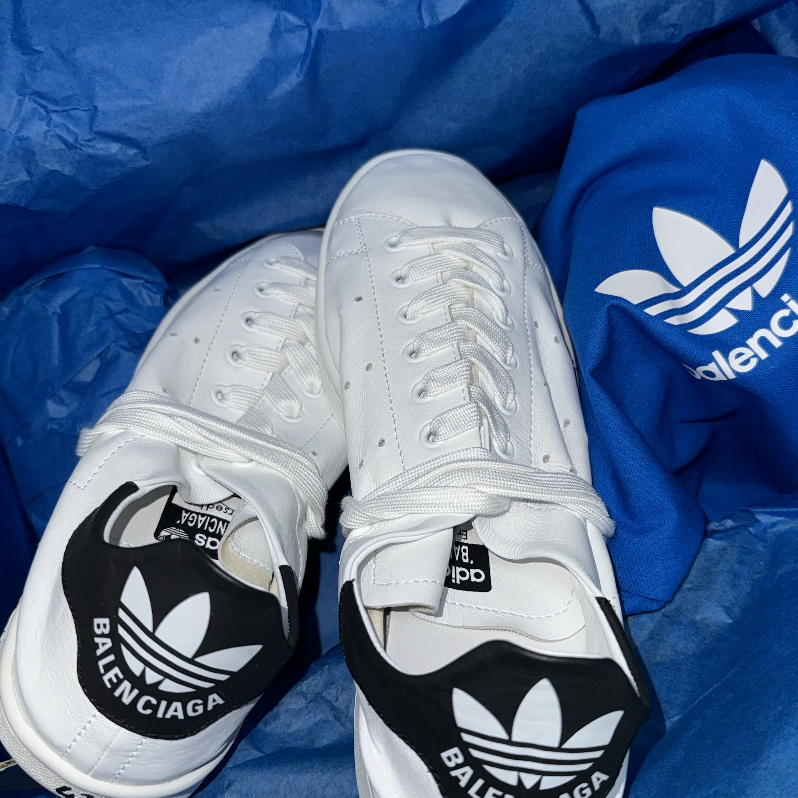 Balenciaga x Adidas Stan Smith Core White Core Black 착용 스타일