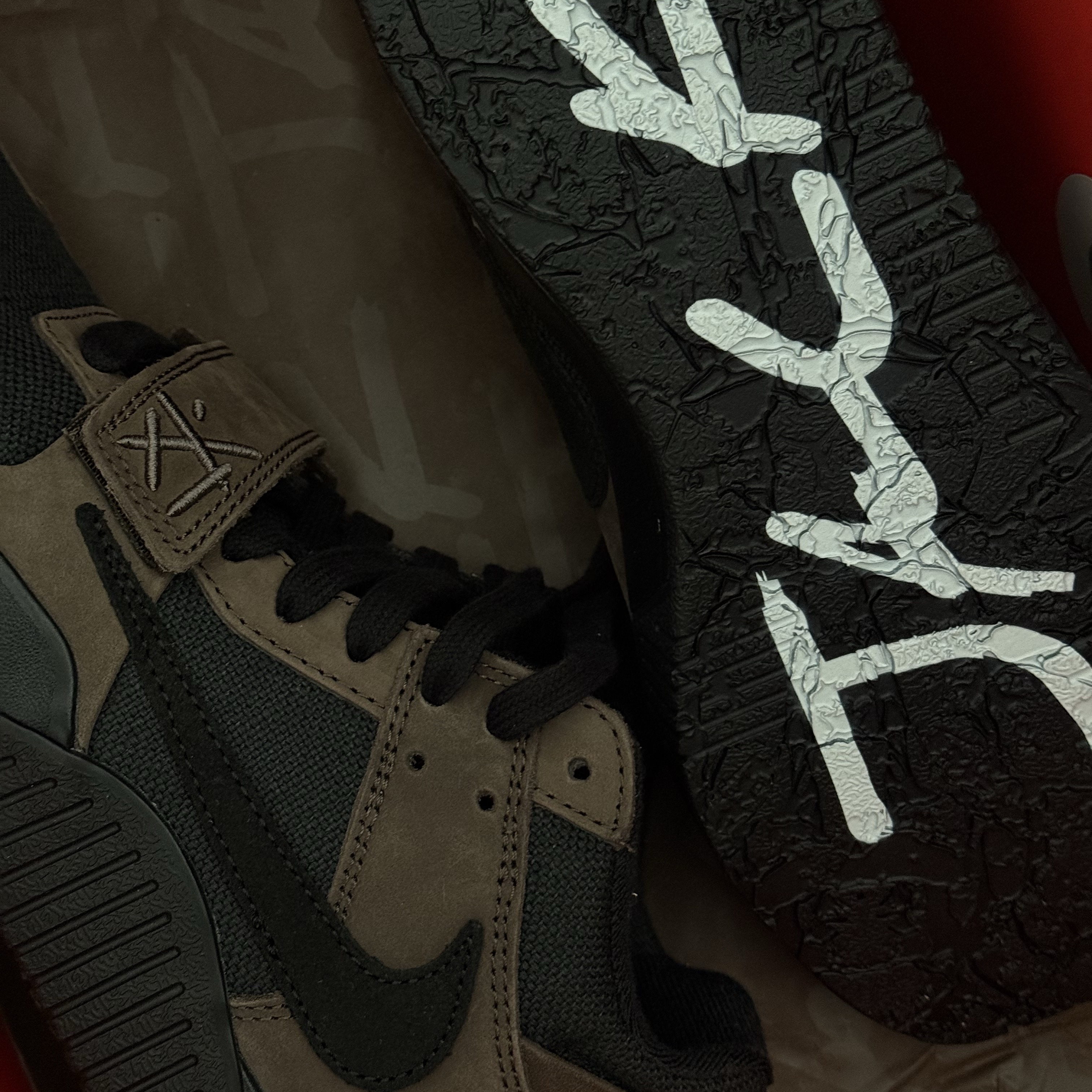 Jordan x Travis Scott Jumpman Jack TR Black and Dark Mocha 착용 스타일