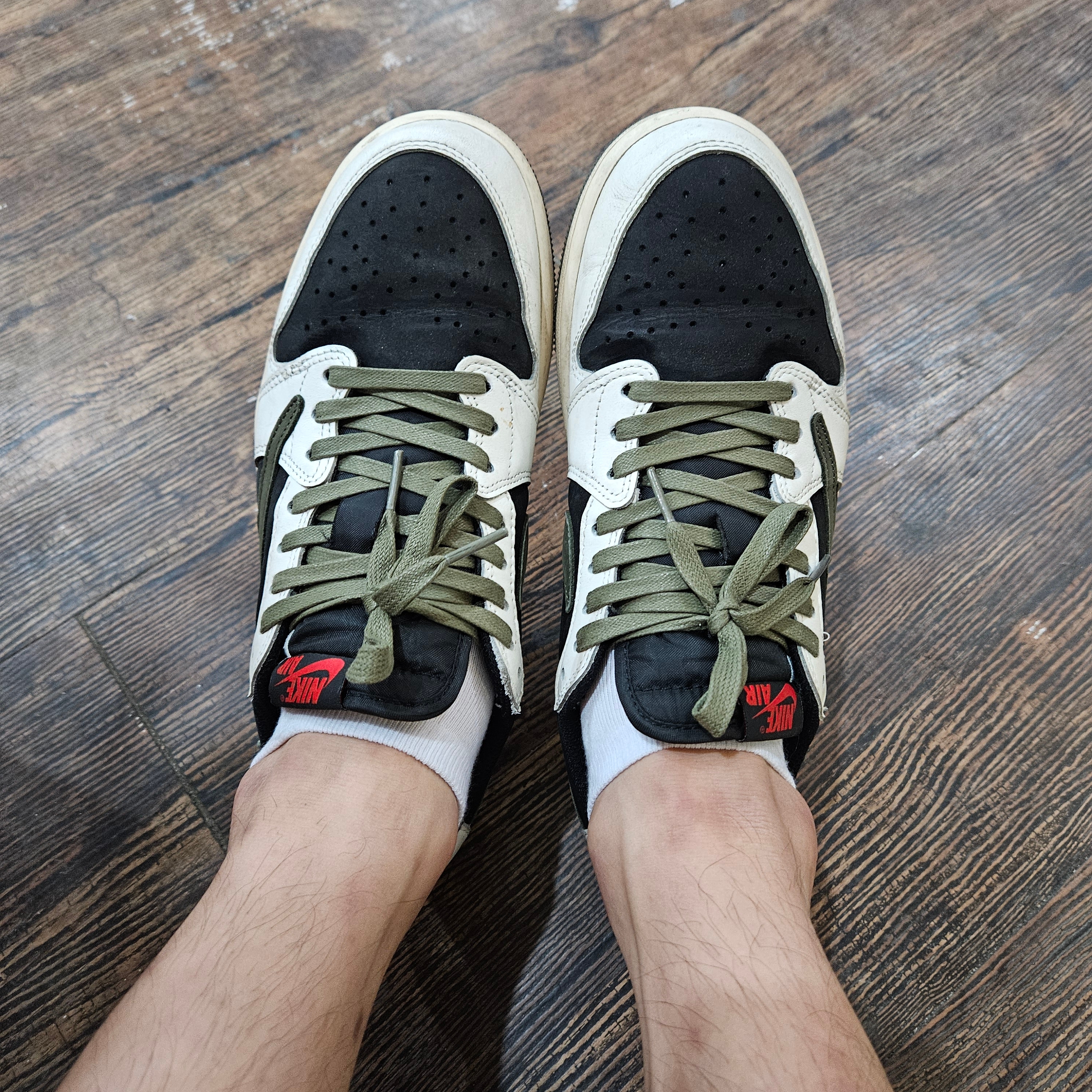 (W) Jordan 1 x Travis Scott Retro Low OG SP Medium Olive, Jordan 1 x Travis Scott Retro Low OG SP Reverse Olive 착용 스타일 - 2