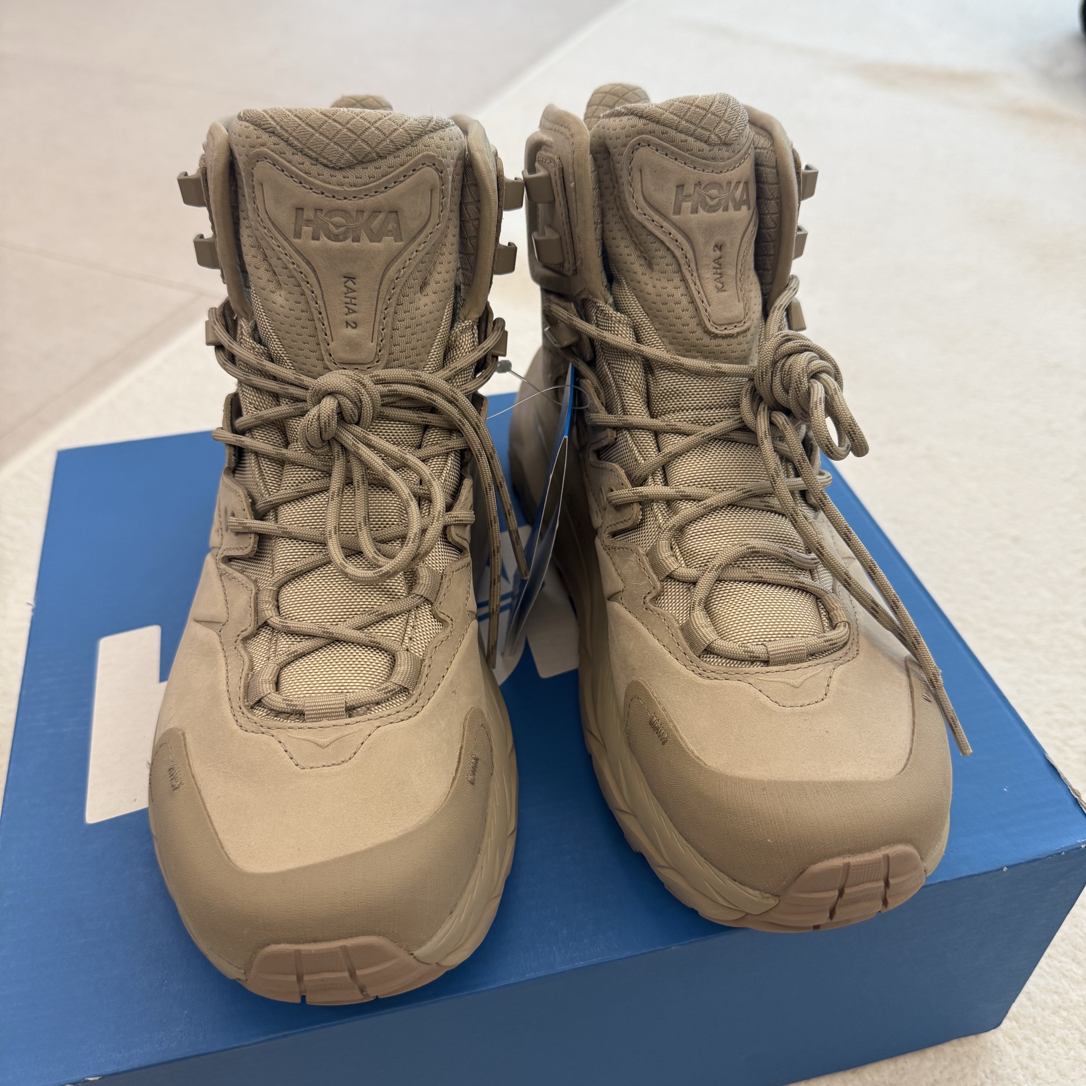Hoka Kaha 2 Gore-Tex Oxford Tan 착용 스타일 - 1