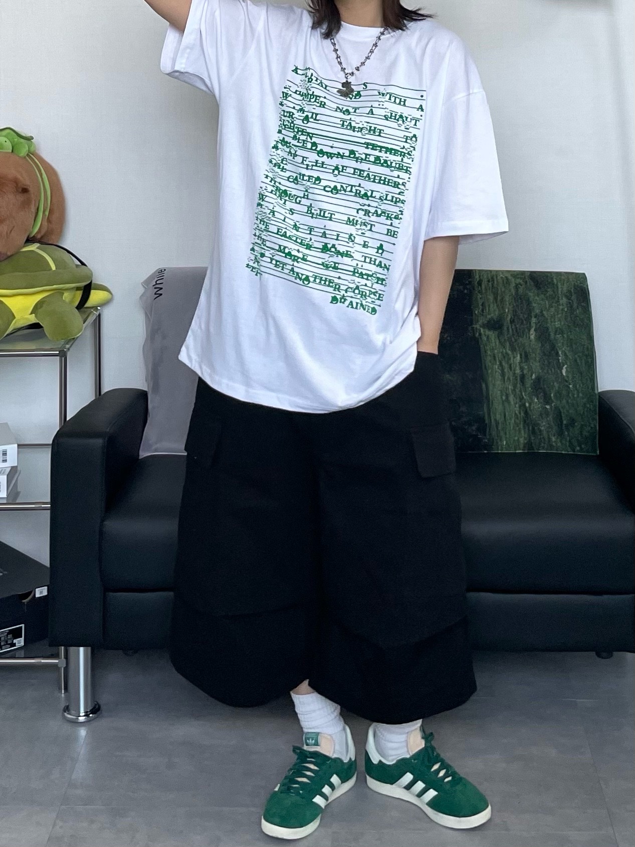 CDG Backpack Black, Adidas Gazelle Dark Green Cream White 착용 스타일 - 3