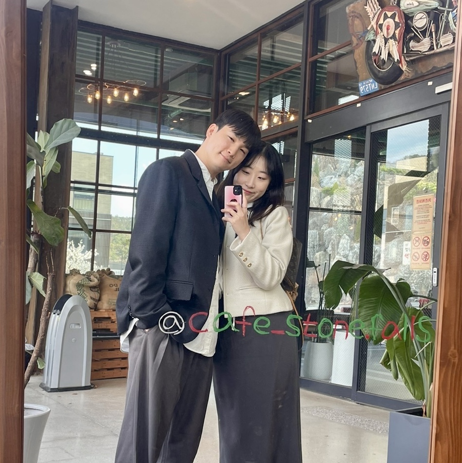 STU Destroyed Check Blazer Dark Grey 착용 스타일
